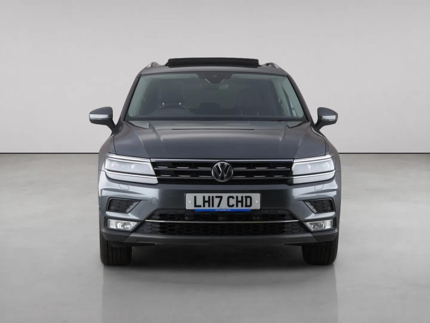 Volkswagen Tiguan view 5
