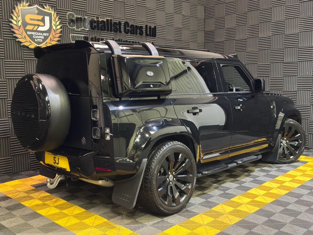 Land Rover Defender 110 view 5