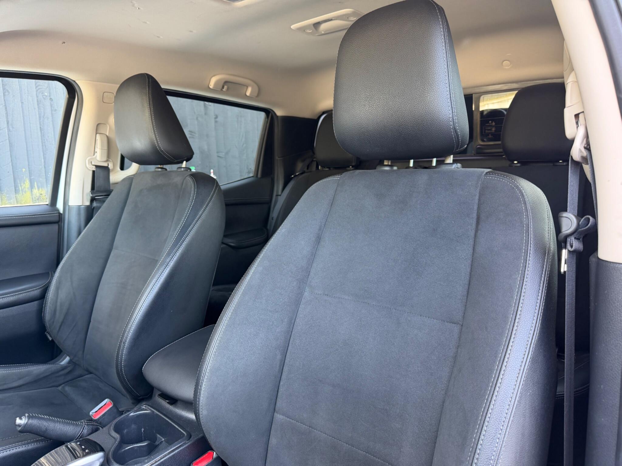 Mercedes-Benz X-Class view 36