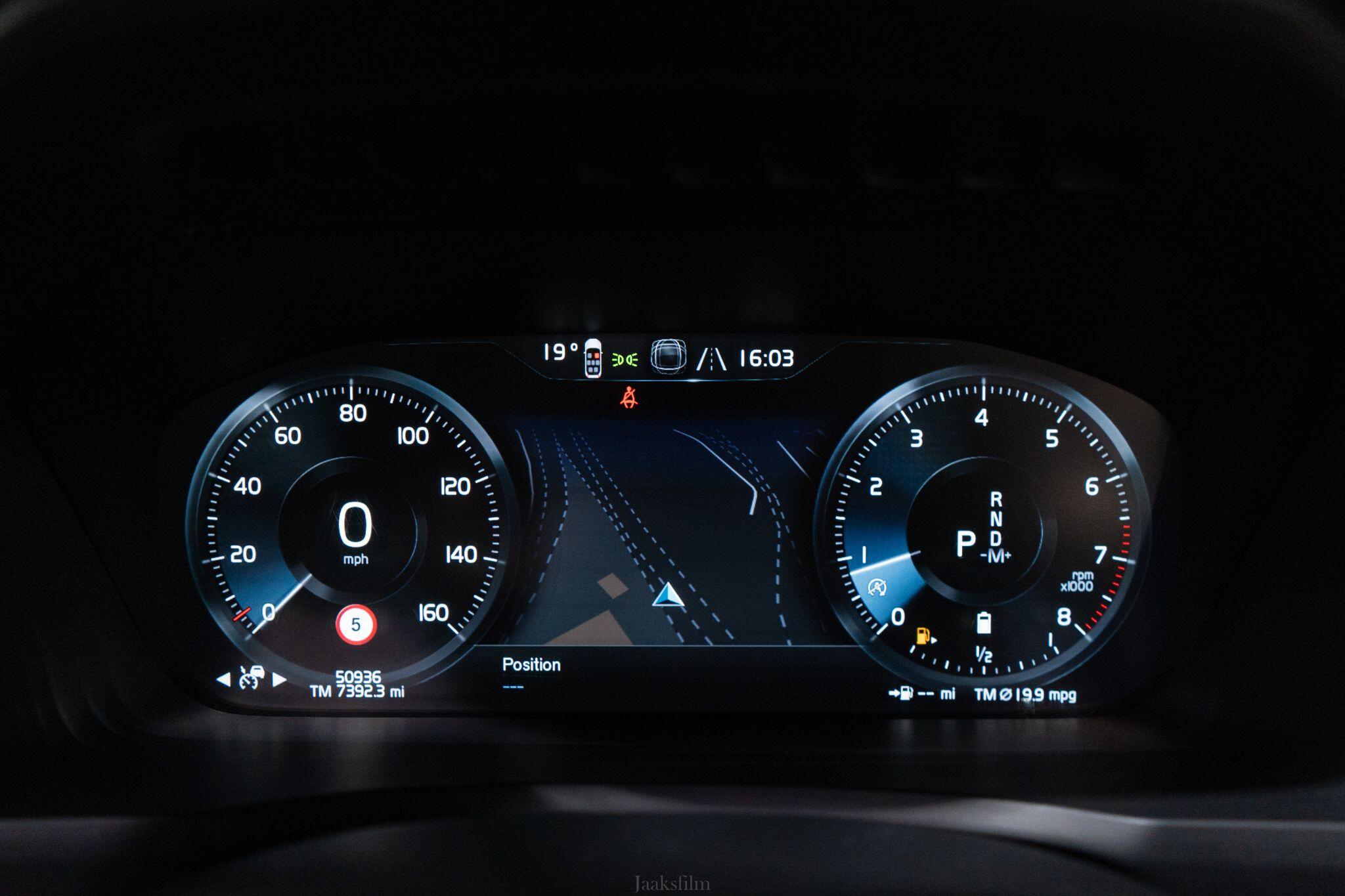Volvo XC90 view 32