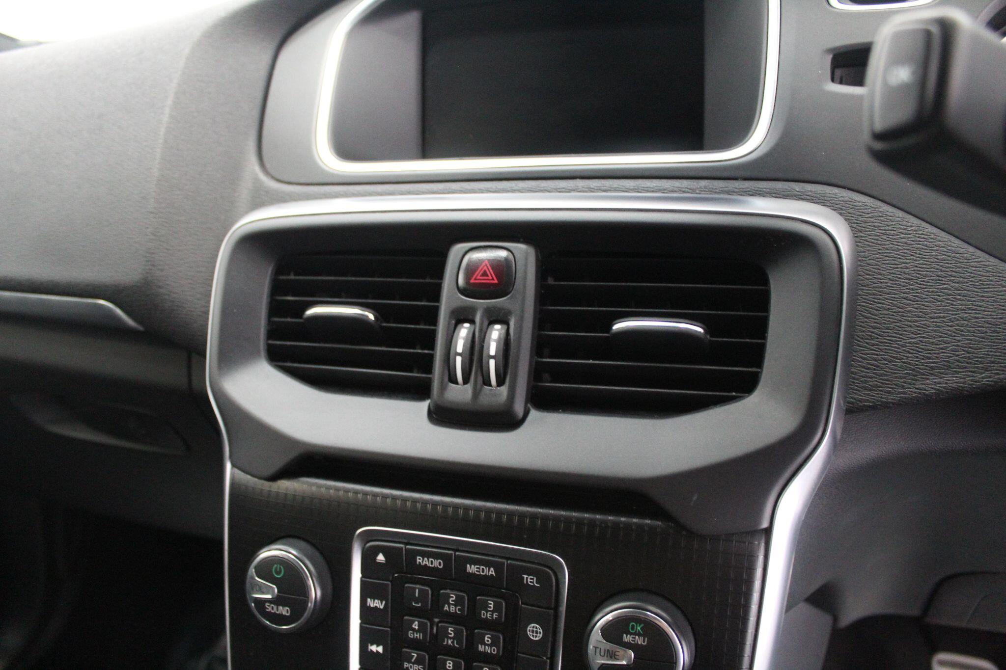 Volvo V40 view 39