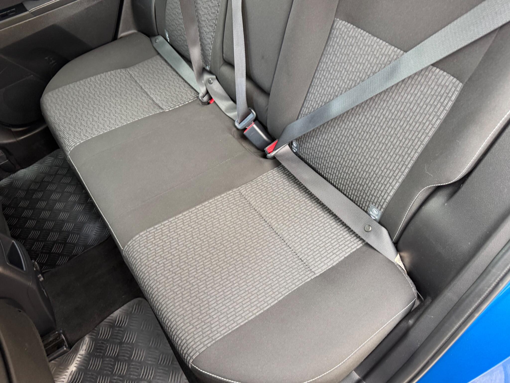 Toyota Auris view 72
