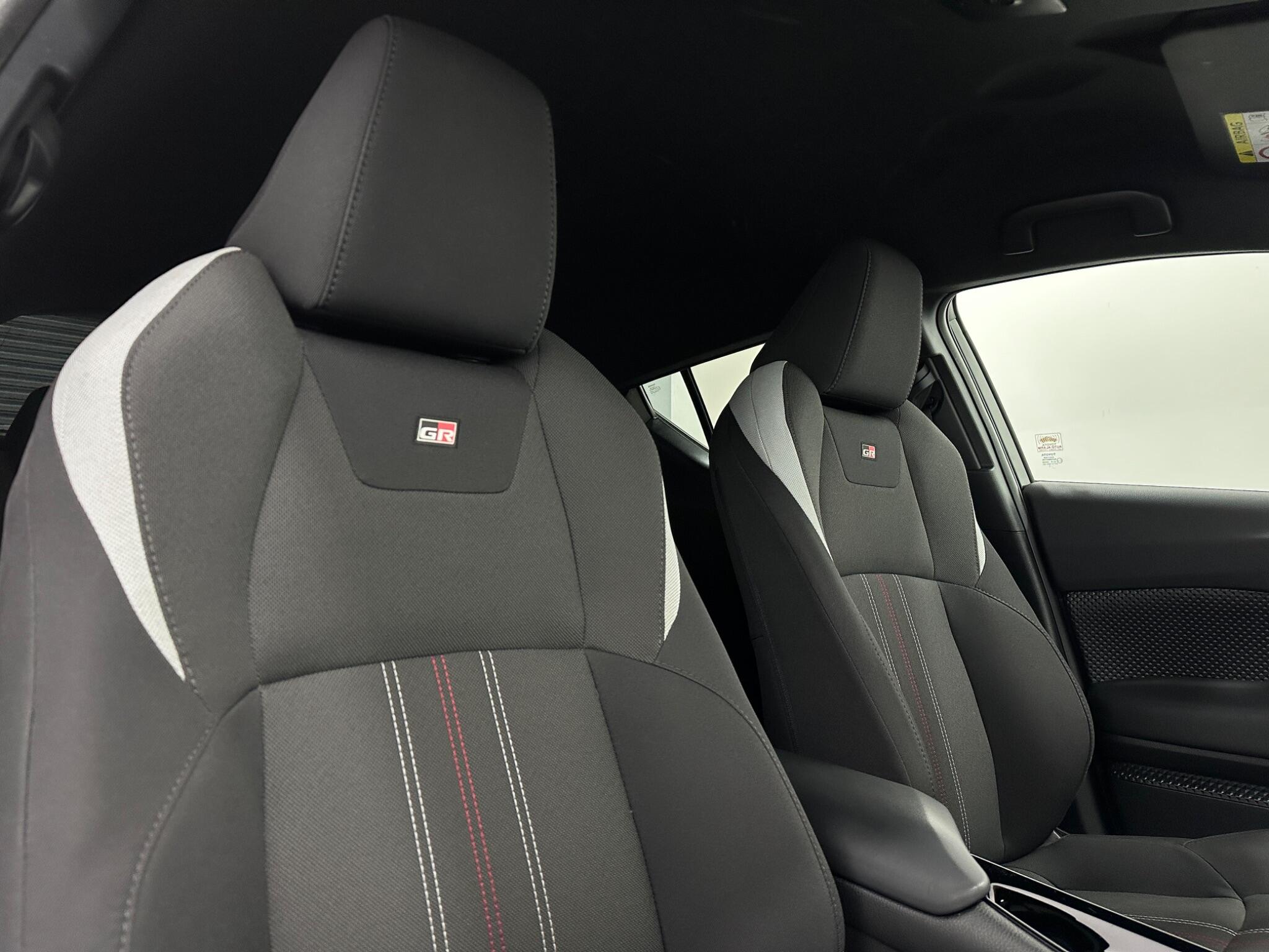 Toyota C-HR view 32