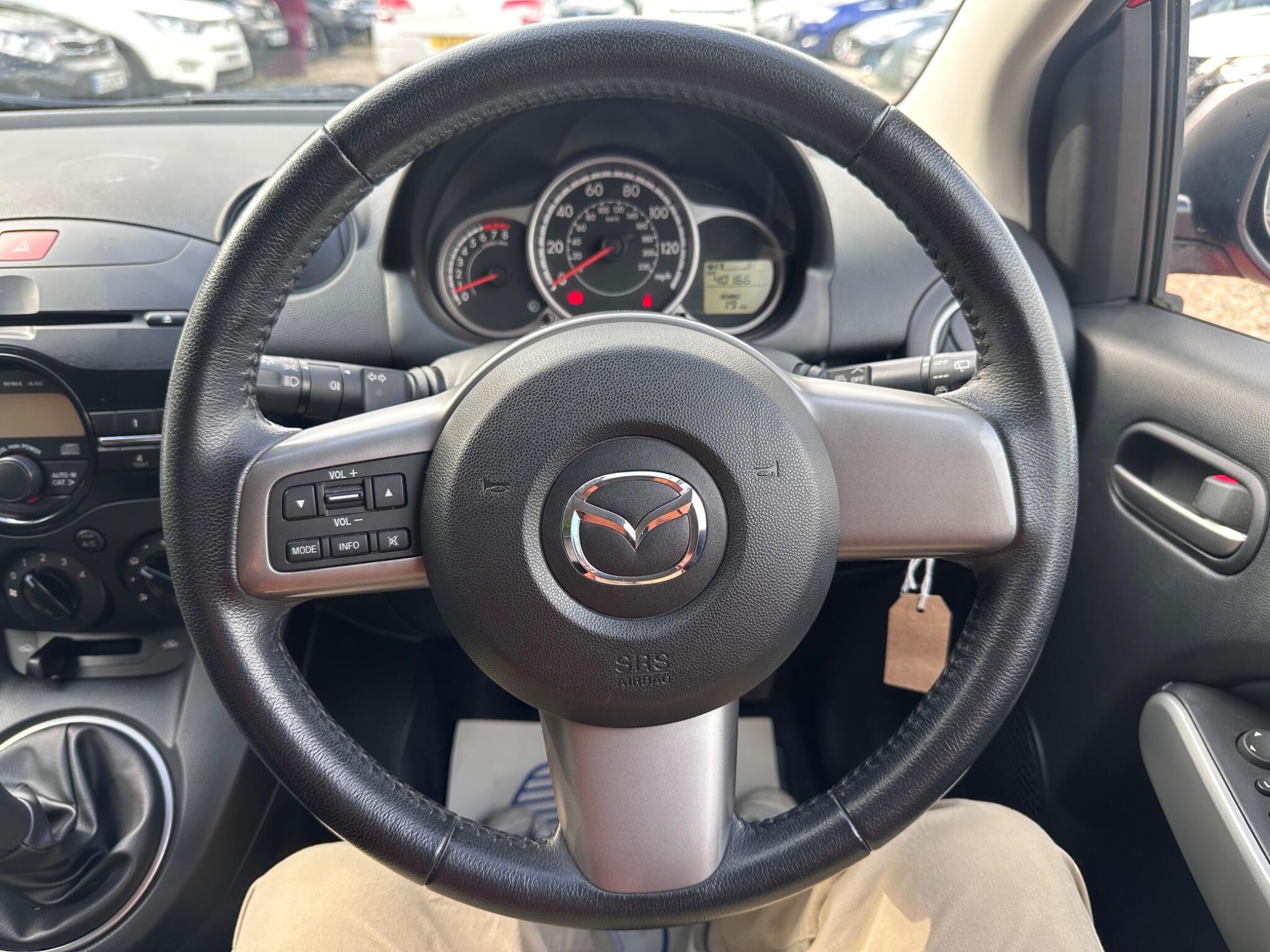 Mazda Mazda2 view 27