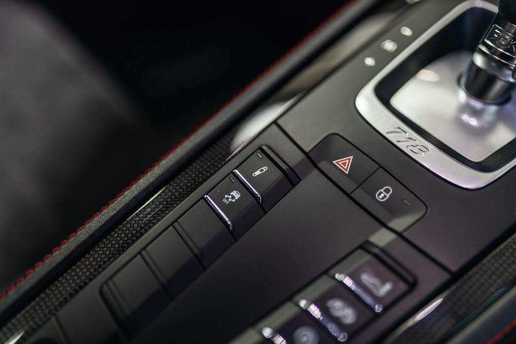 Porsche Cayman view 23