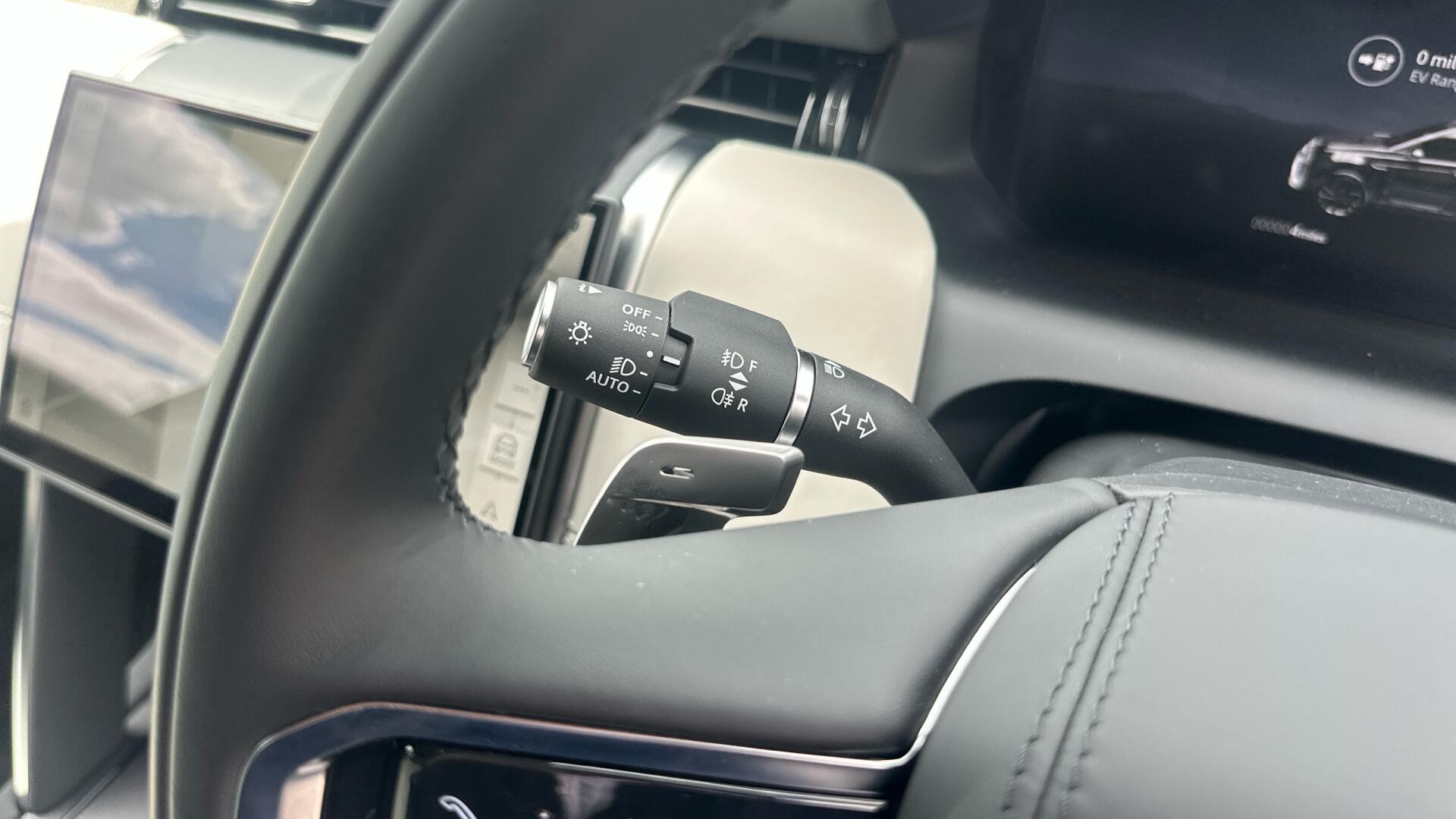 Land Rover Discovery Sport view 41