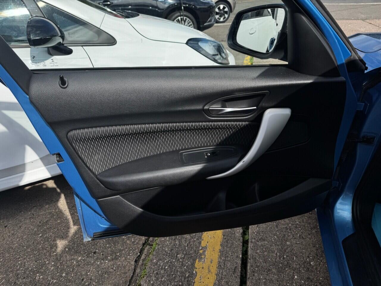 BMW 1 Series view 38