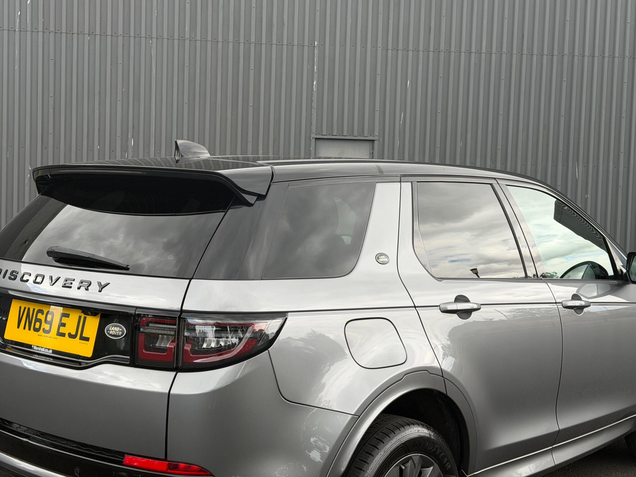 Land Rover Discovery Sport view 35