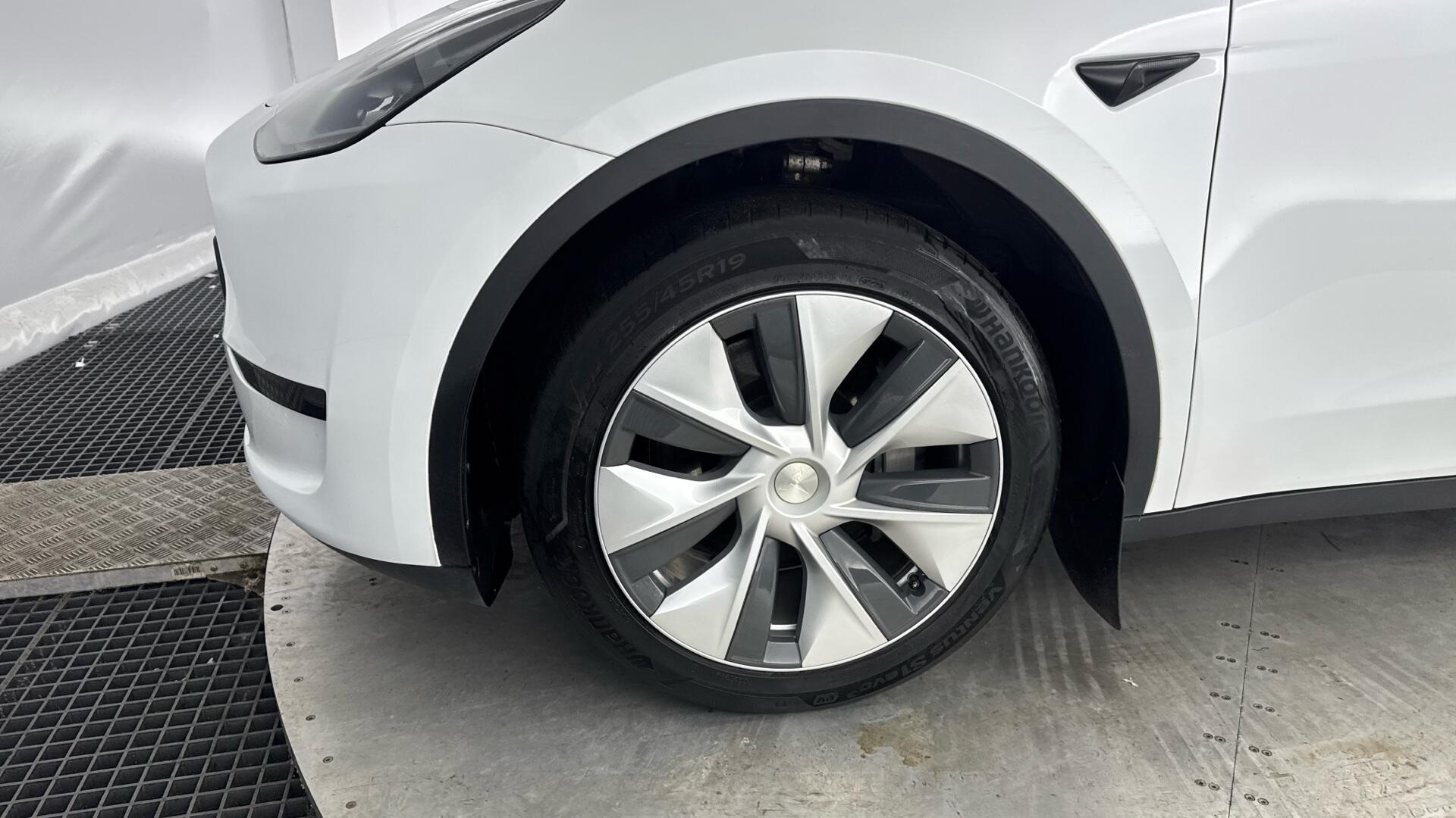 Tesla Model Y view 23