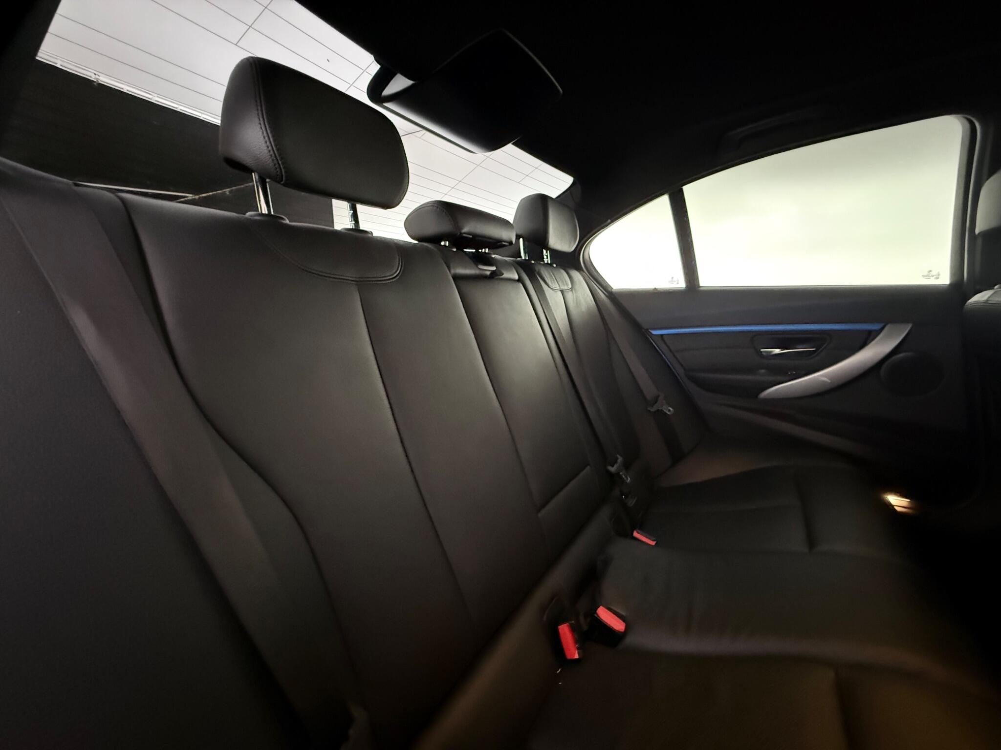 BMW 3 Series view 32