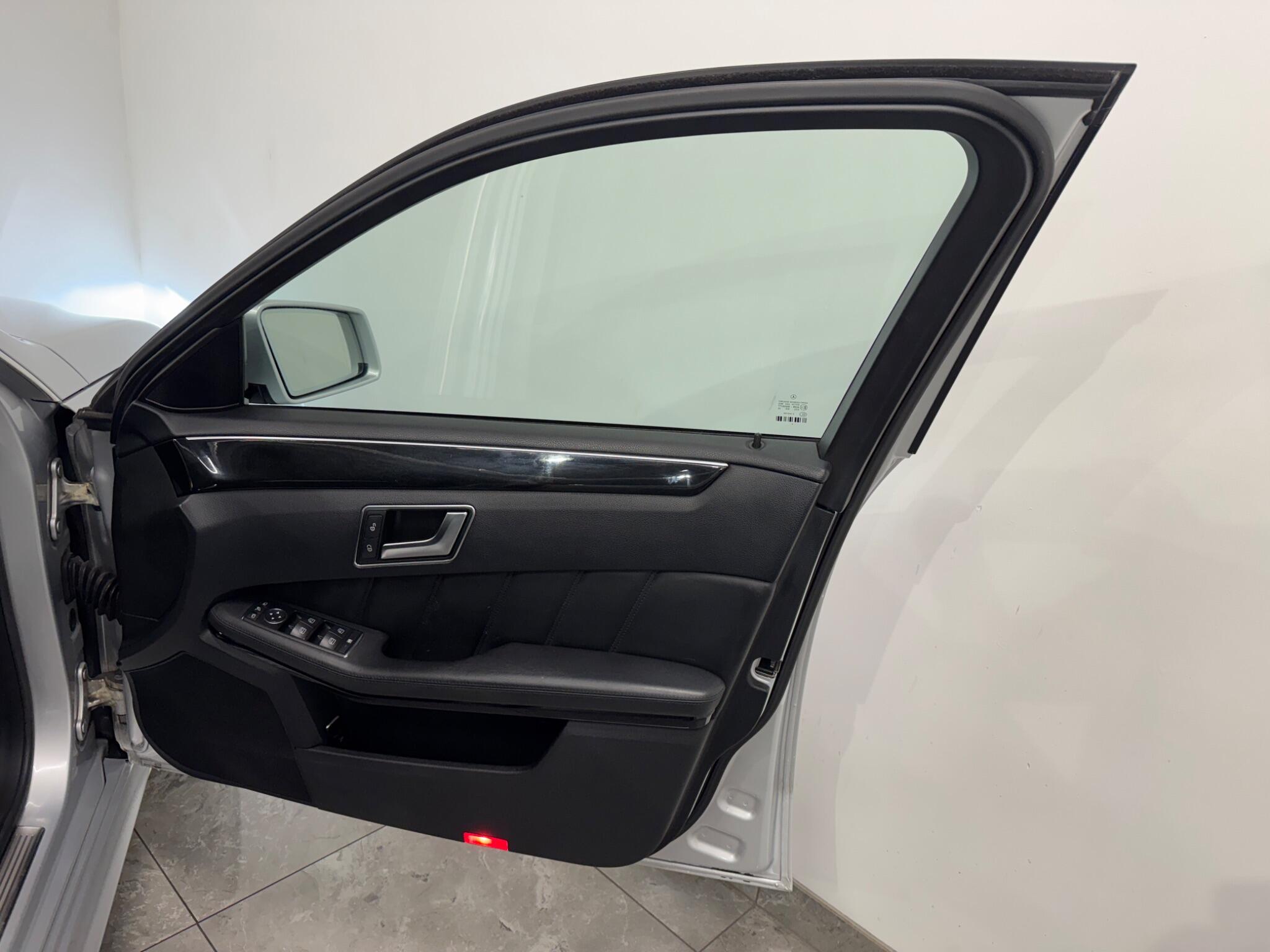 Mercedes-Benz E-Class view 12