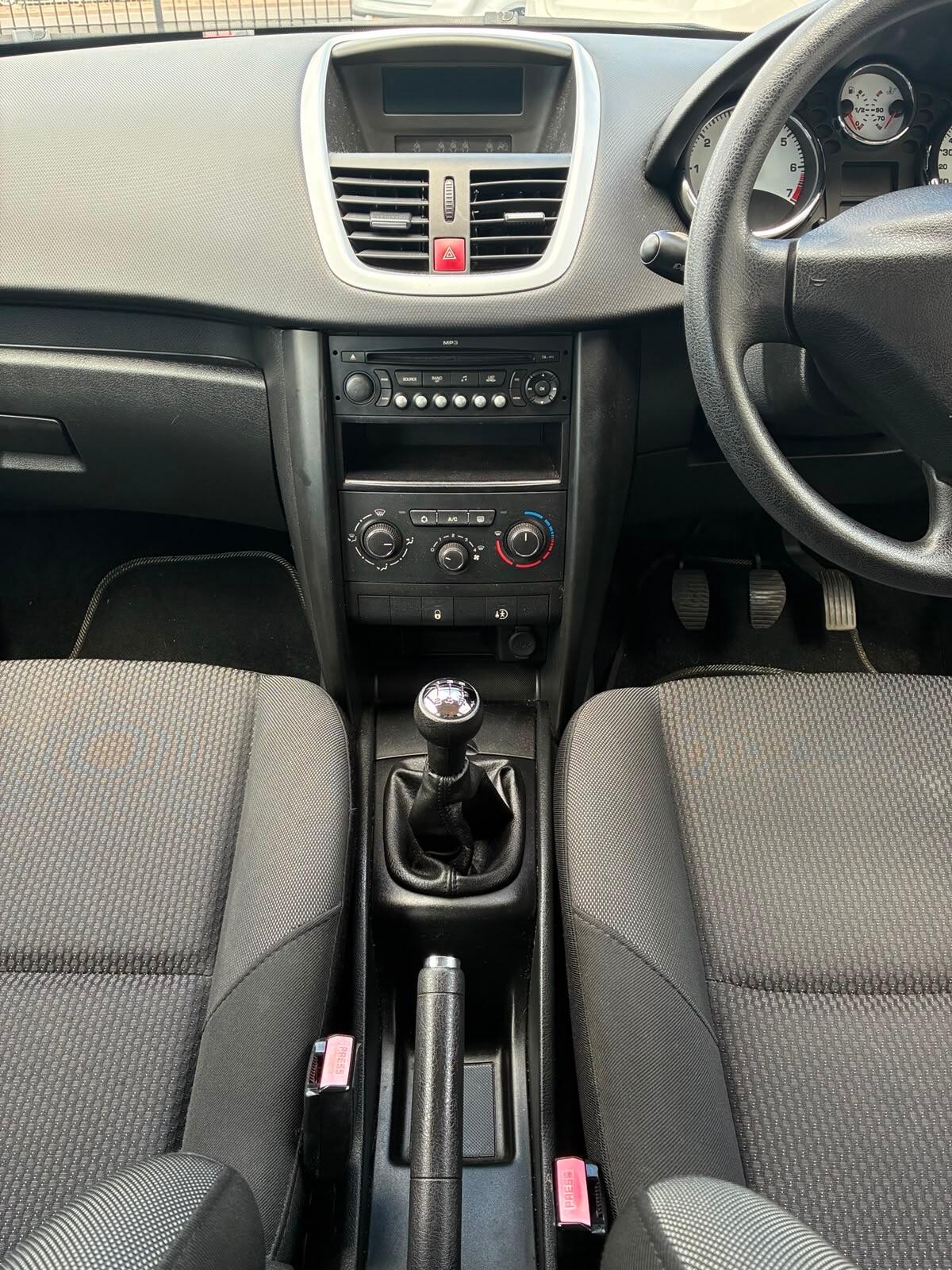 Peugeot 207 view 17