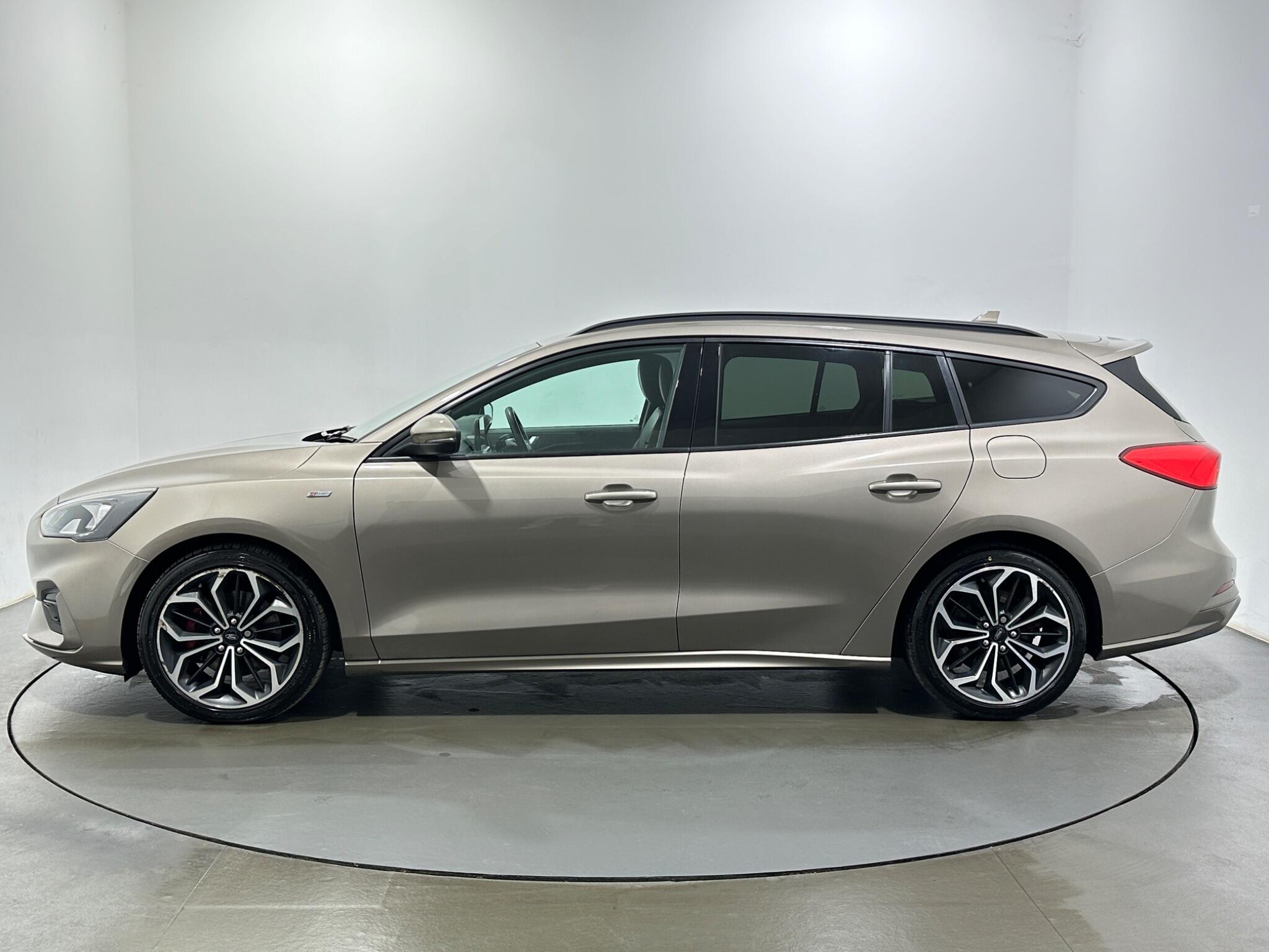 Ford Focus view 5