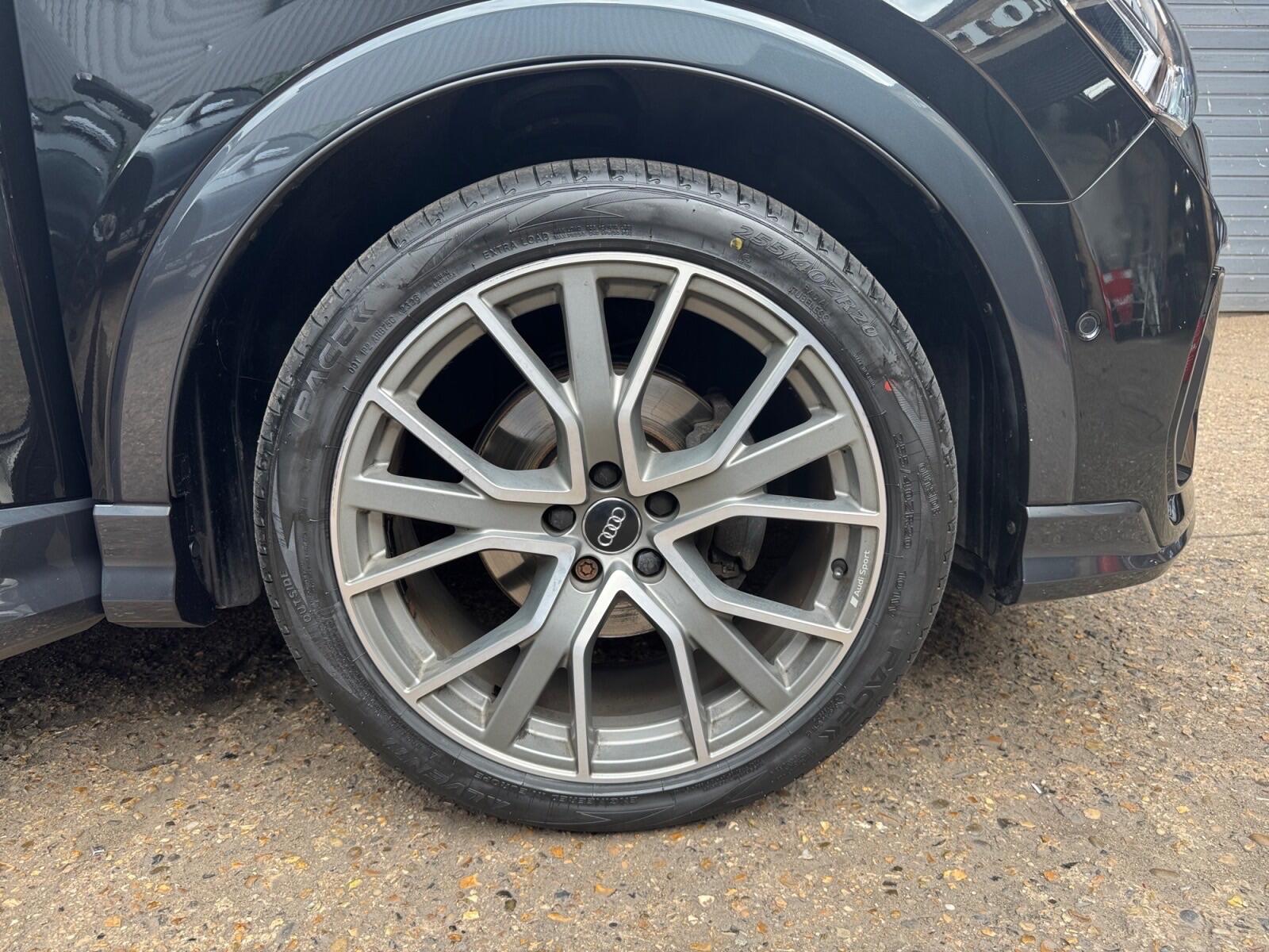 Audi Q3 view 17