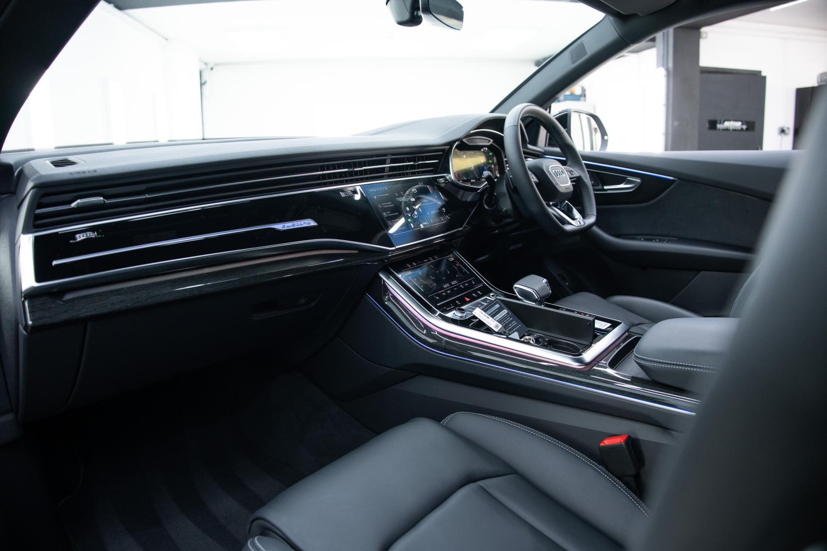 Audi Q8 view 11
