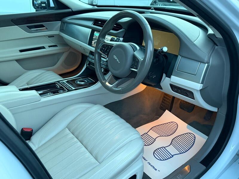 Jaguar XF view 33