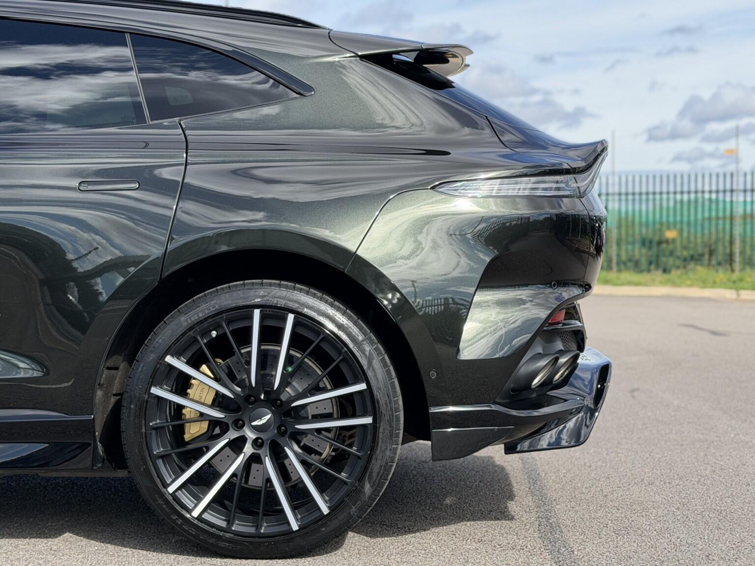 Aston Martin DBX view 41
