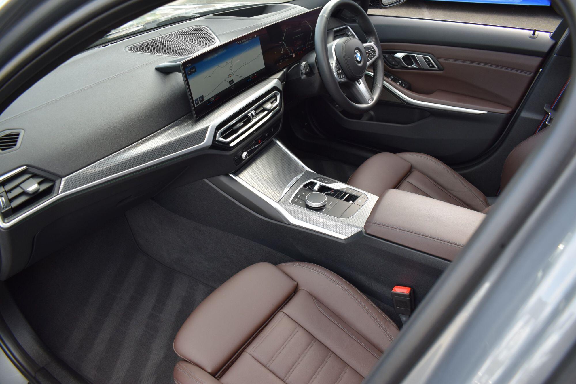 BMW 3 Series view 35
