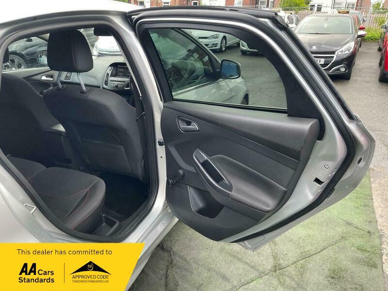 2016 Ford Focus image 29