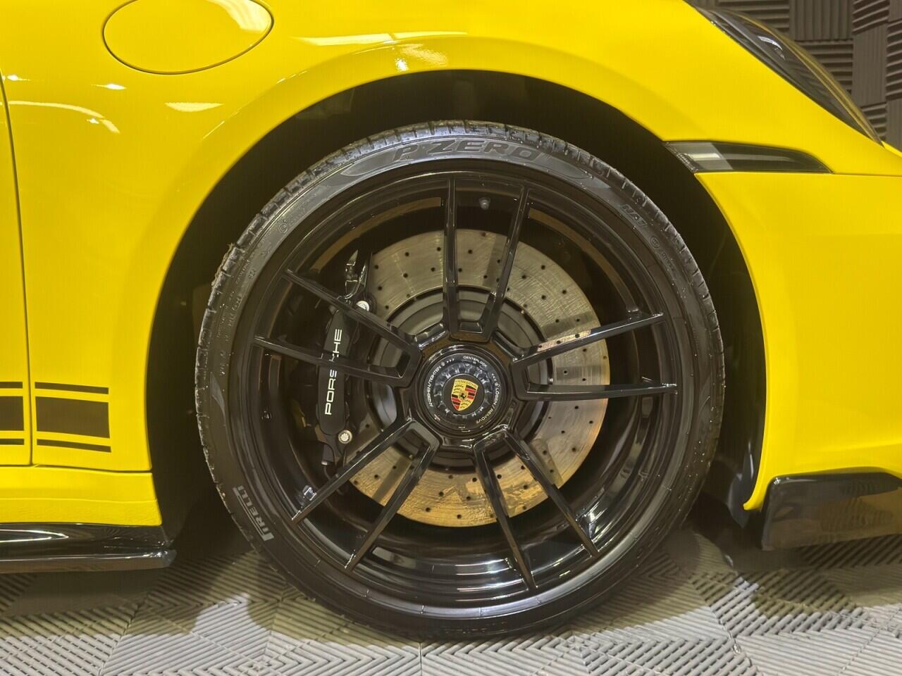 Porsche 911 view 7