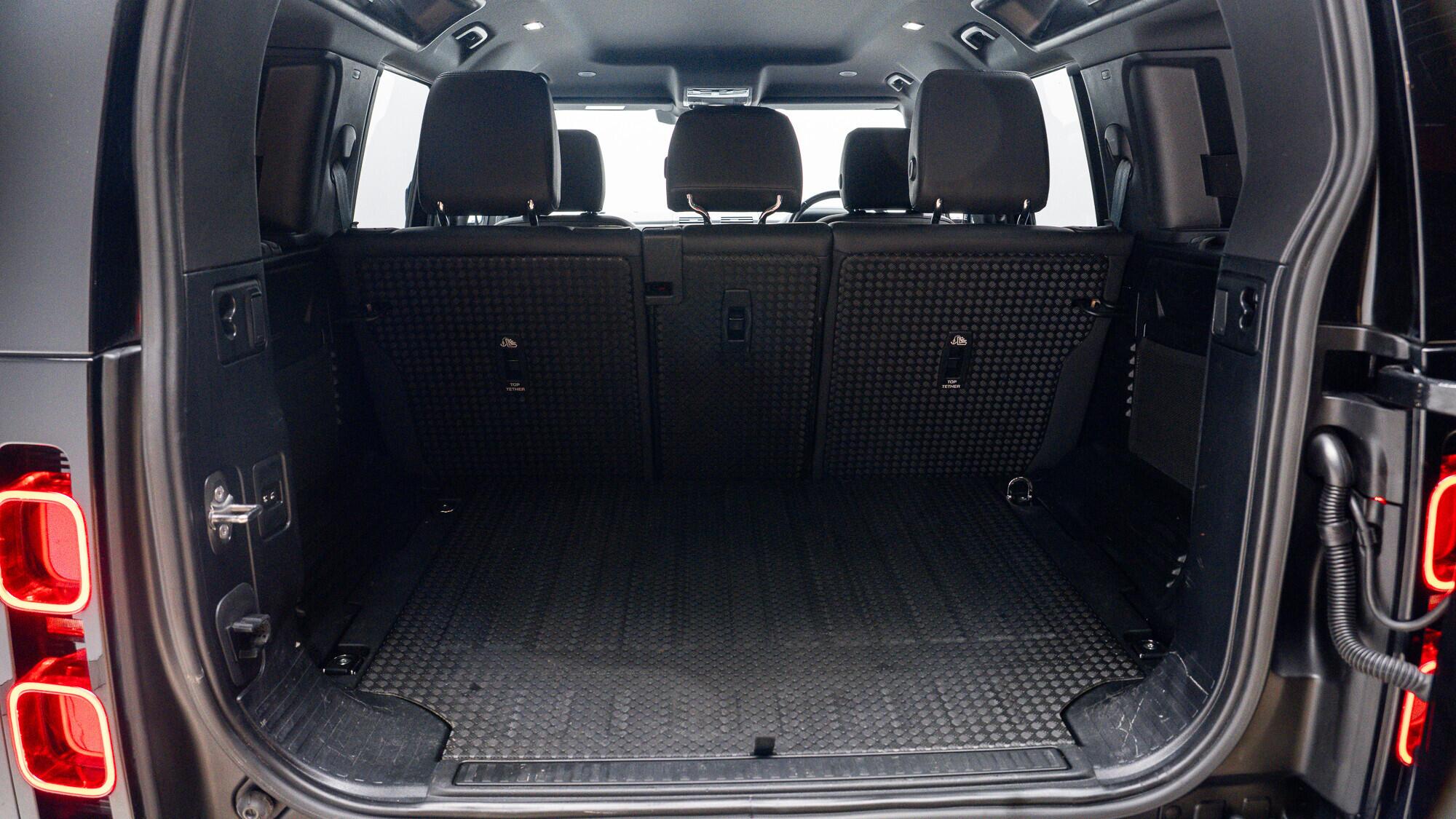 Land Rover Defender view 39