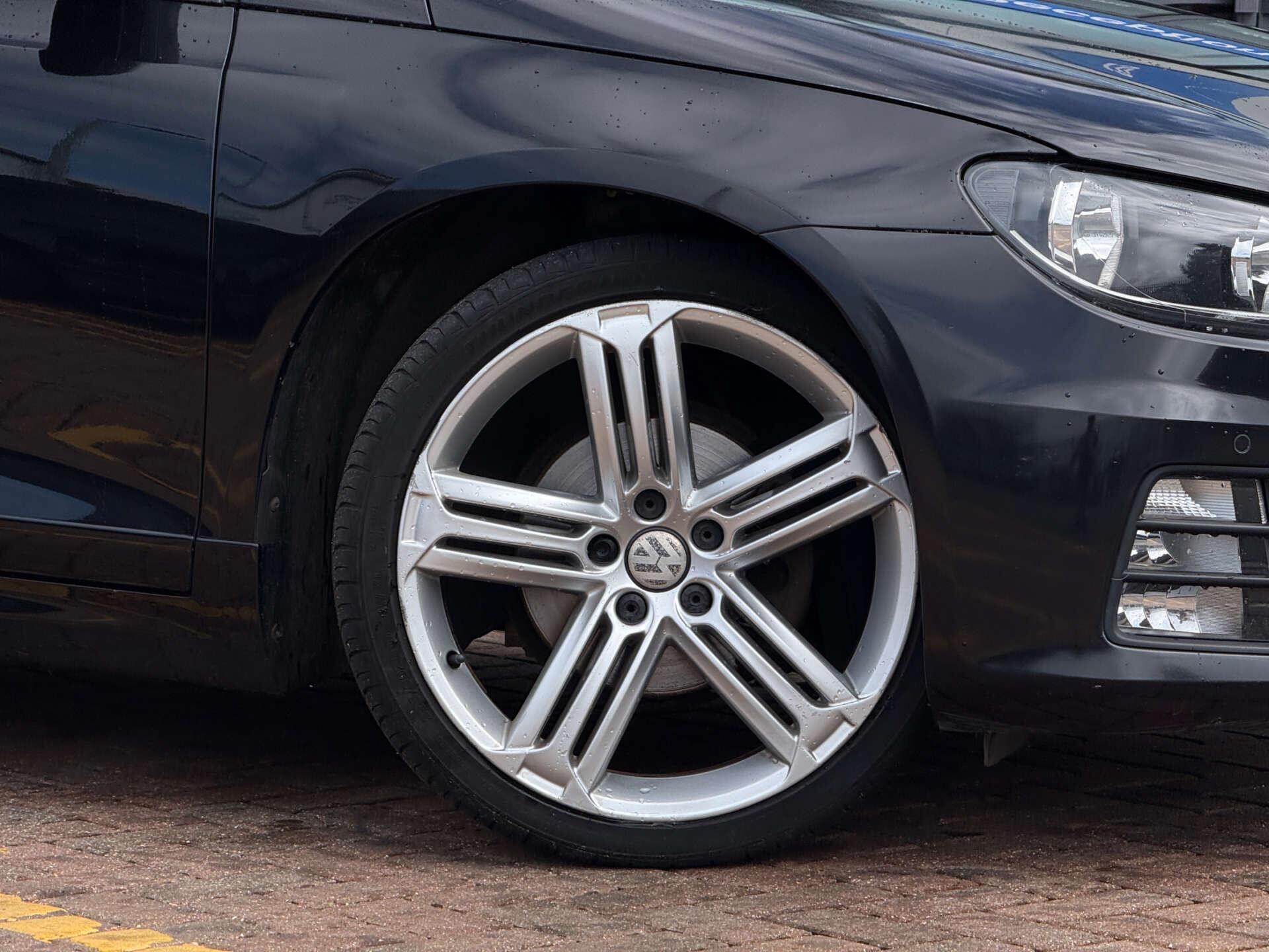 Volkswagen Scirocco view 11
