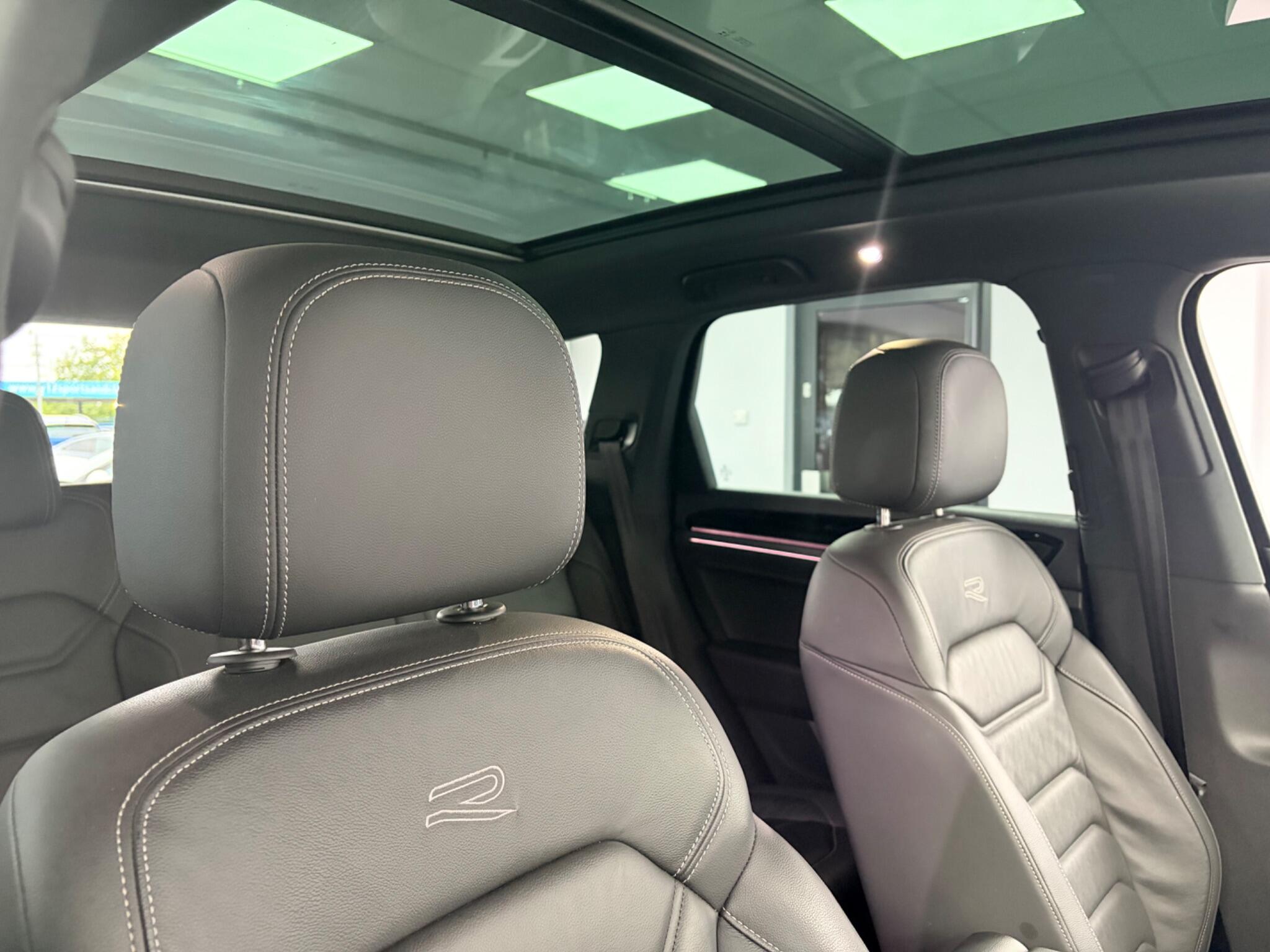 Volkswagen Touareg view 24