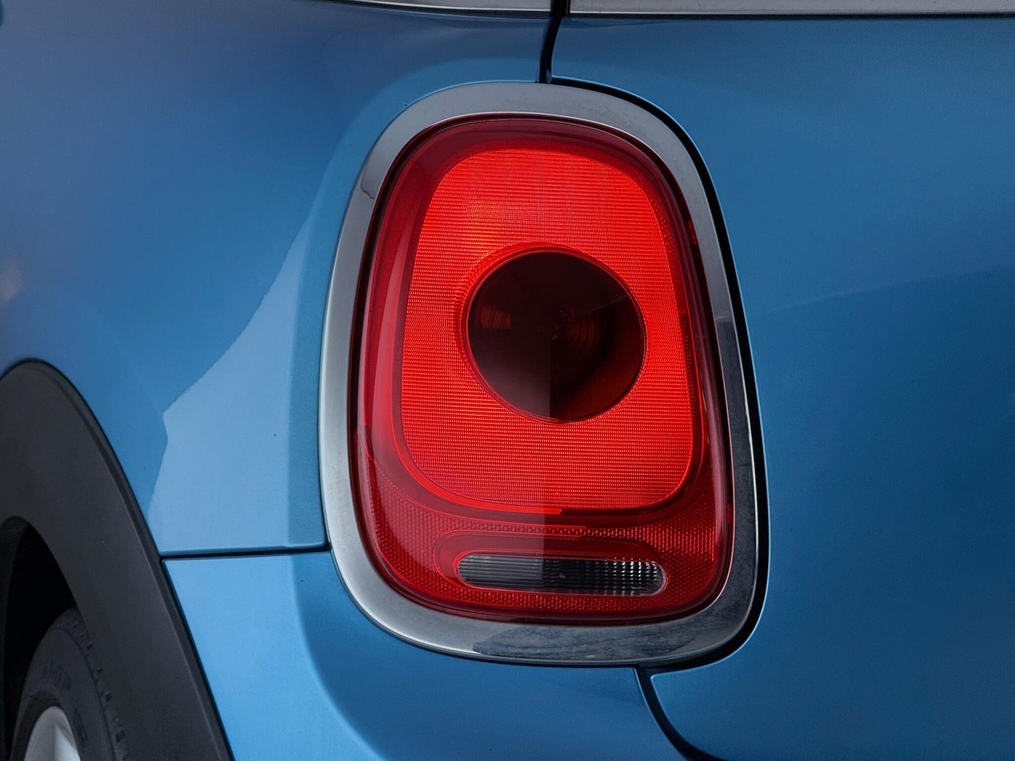 Mini Hatch view 6