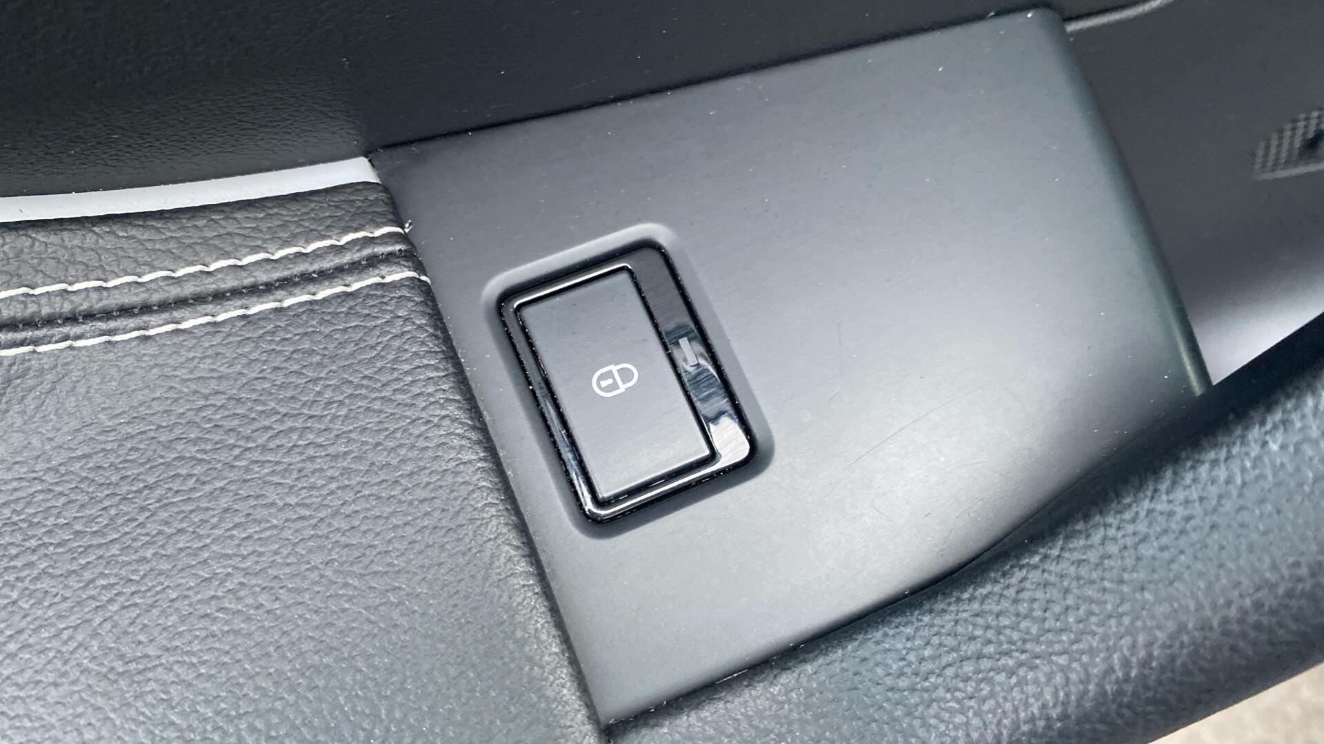 Jaguar F-Pace view 36