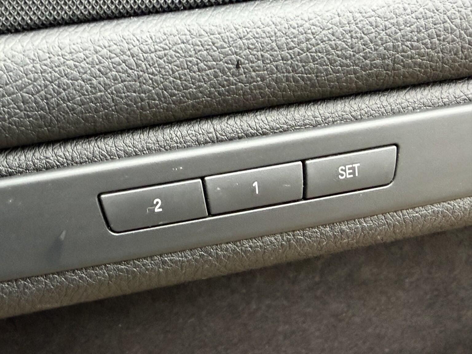 BMW 5 Series view 26