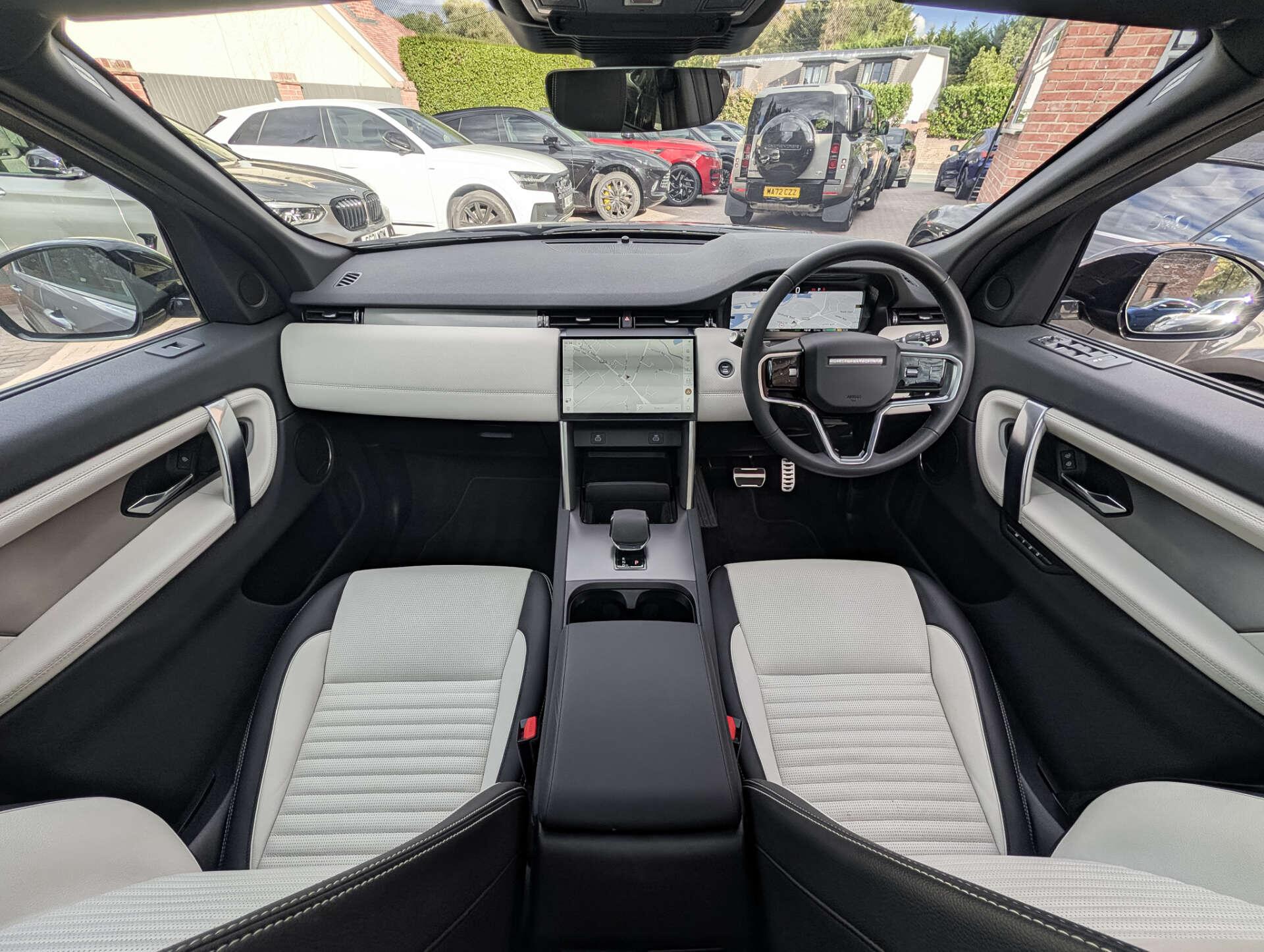 Land Rover Discovery Sport view 25