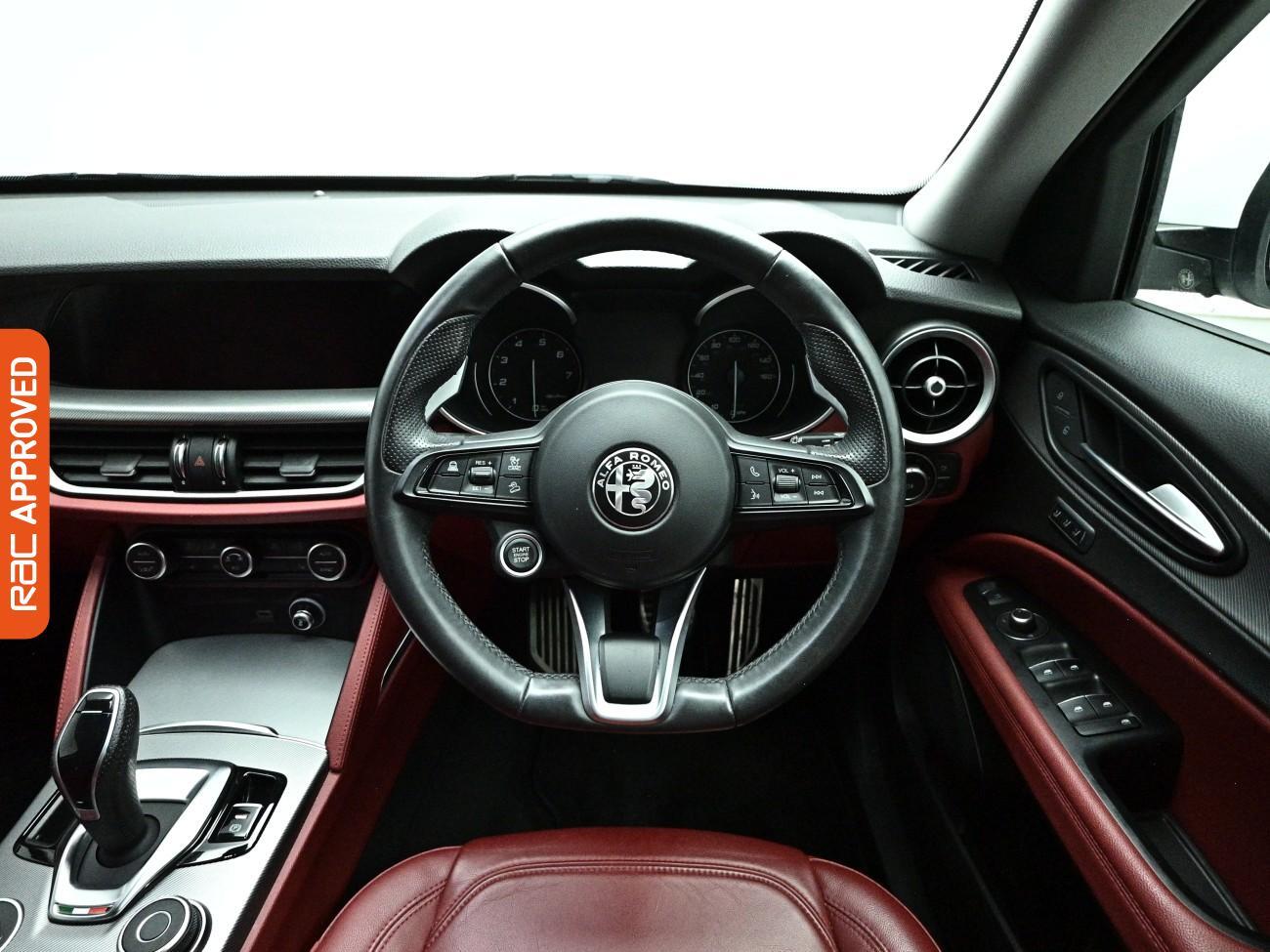 Alfa Romeo Stelvio view 9