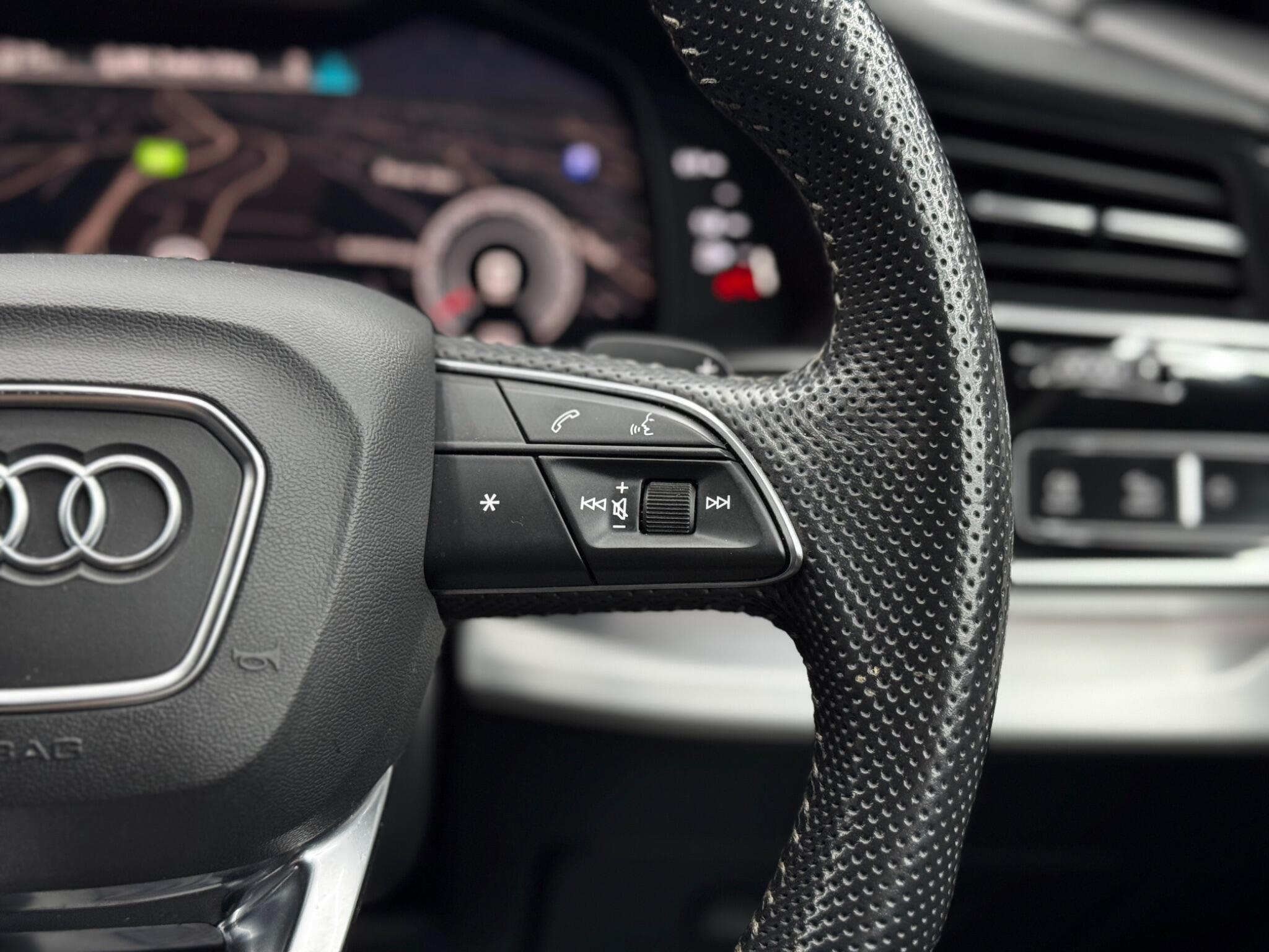 Audi Q8 view 21
