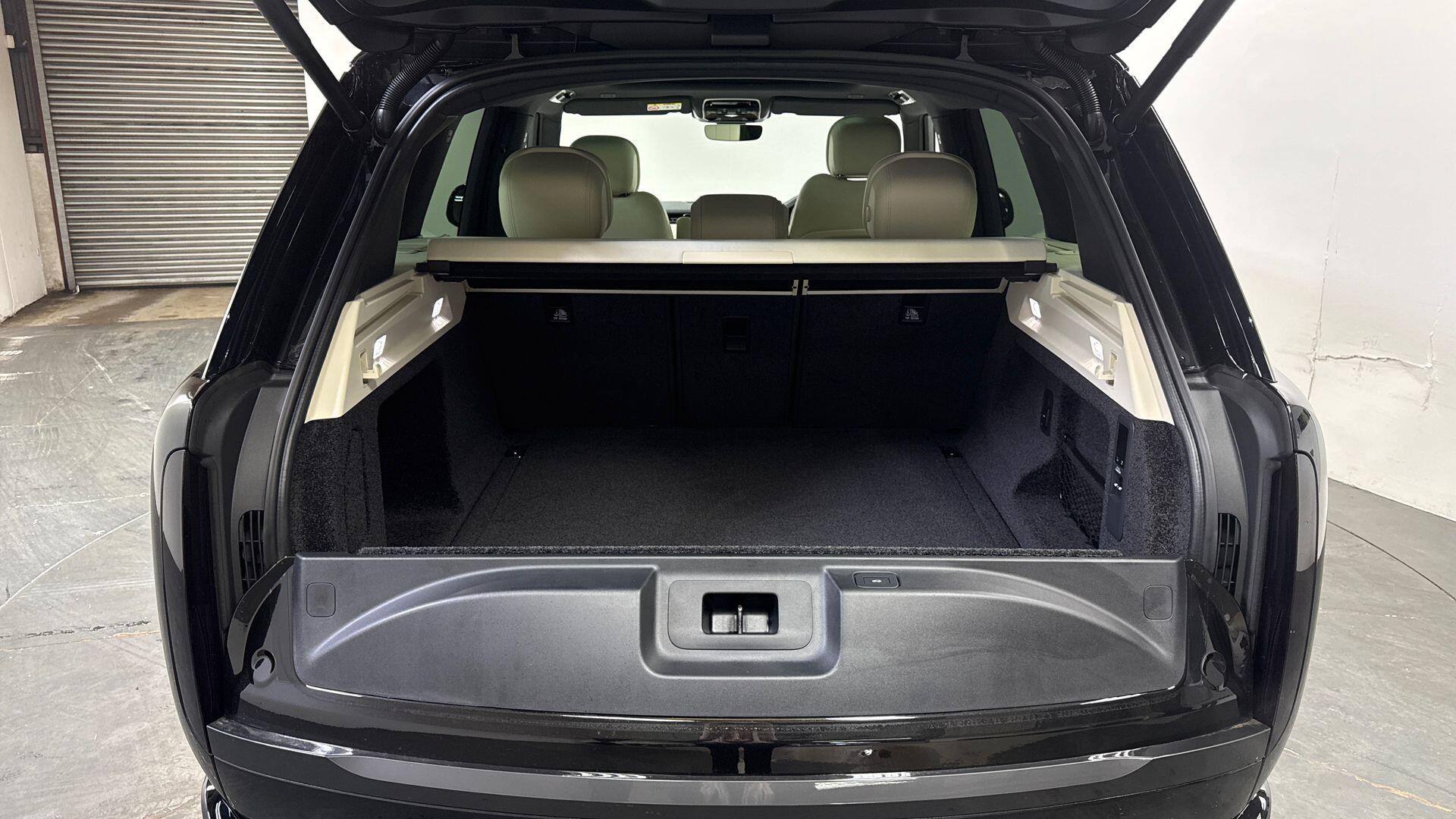 Land Rover Range Rover view 10