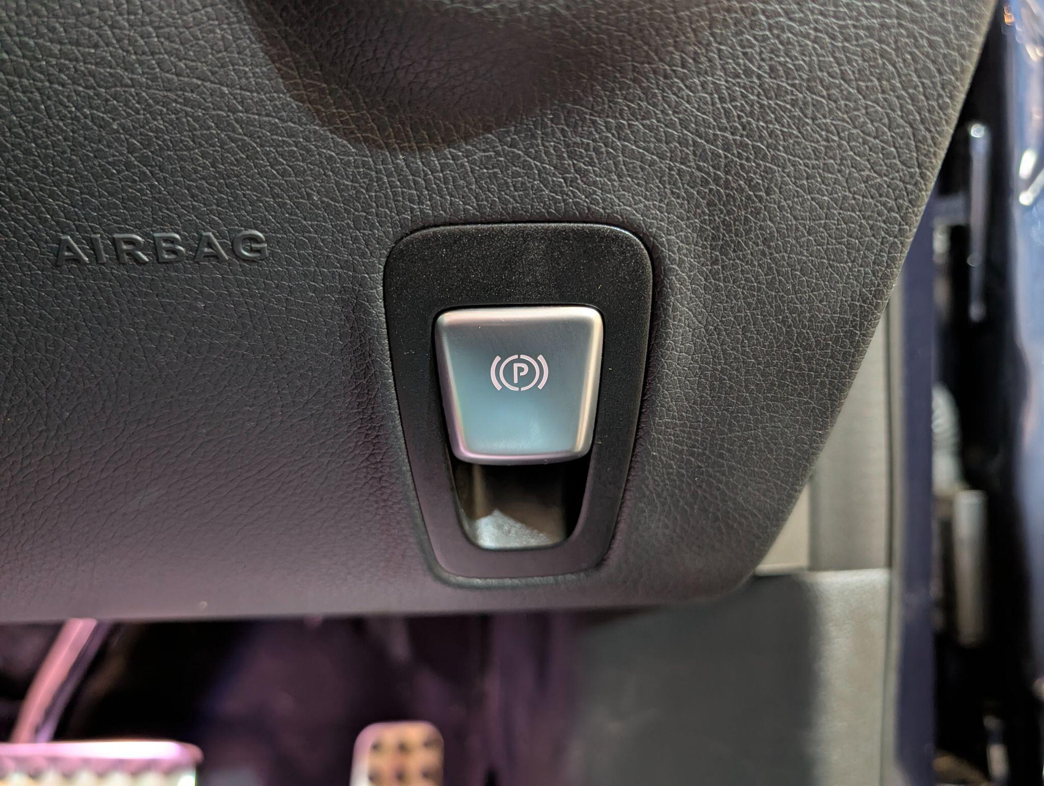 Mercedes-Benz E-Class view 30