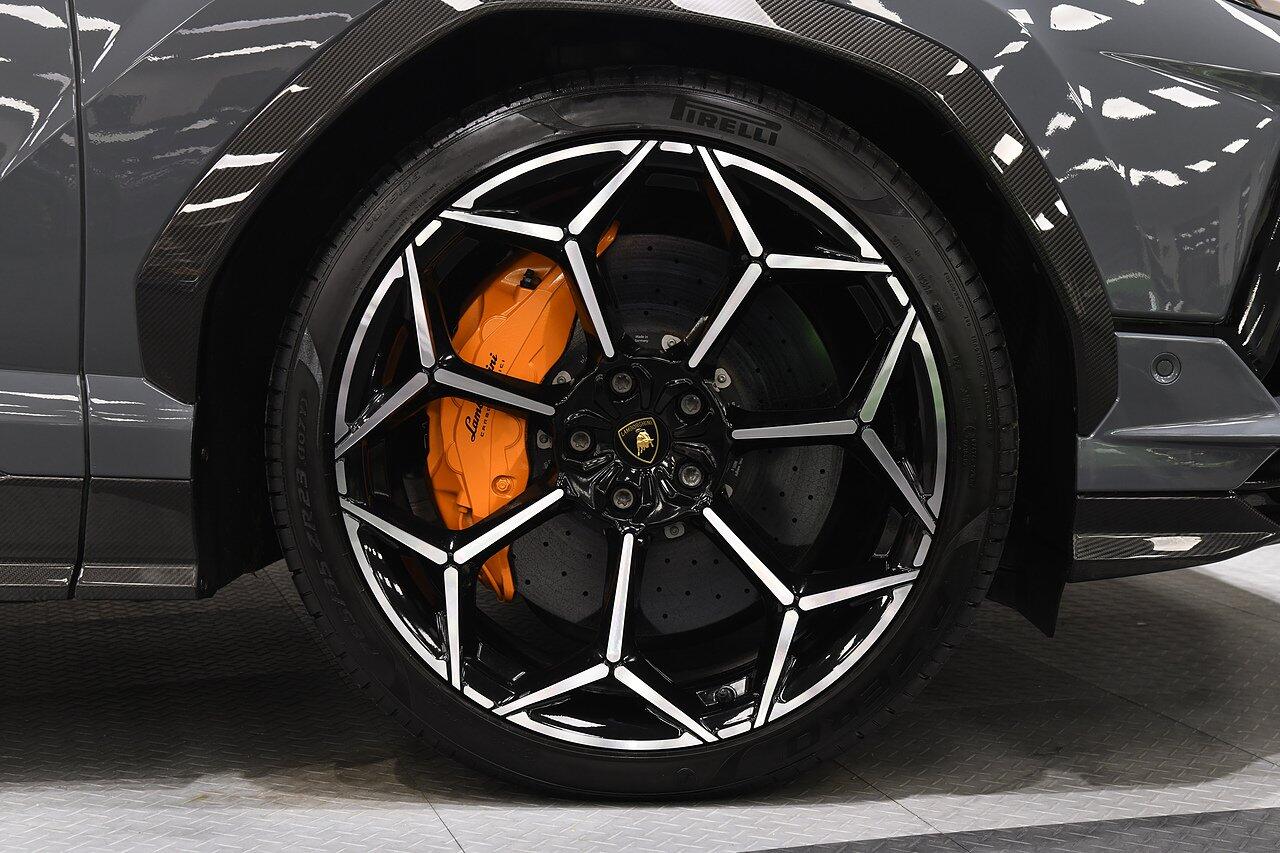 Lamborghini Urus view 57