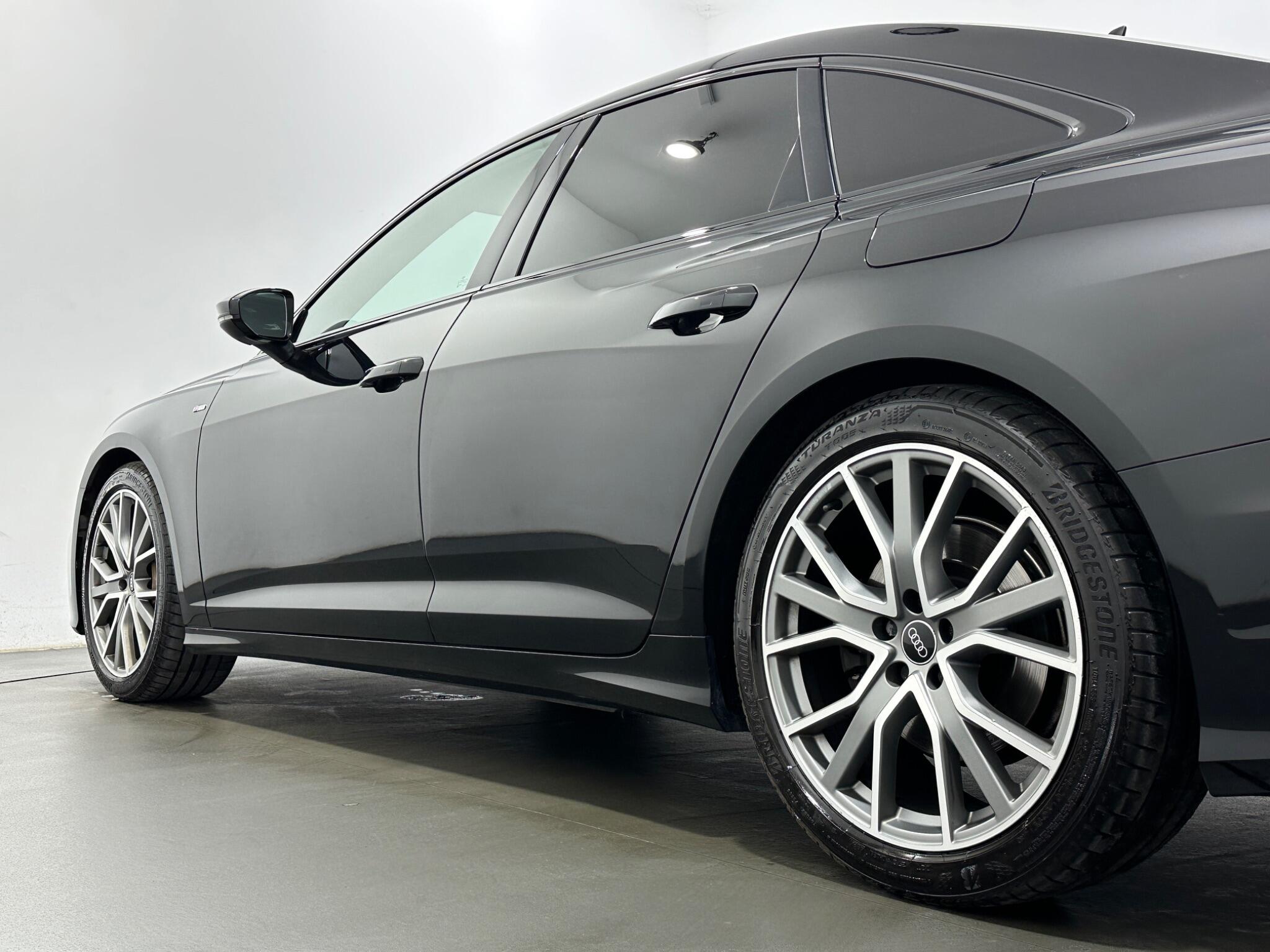 Audi A6 Saloon view 50