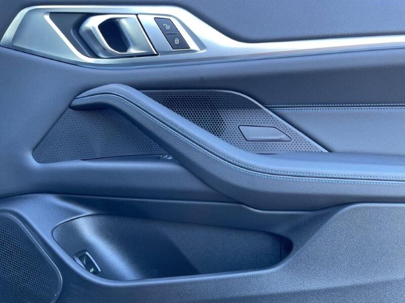 BMW i4 view 21