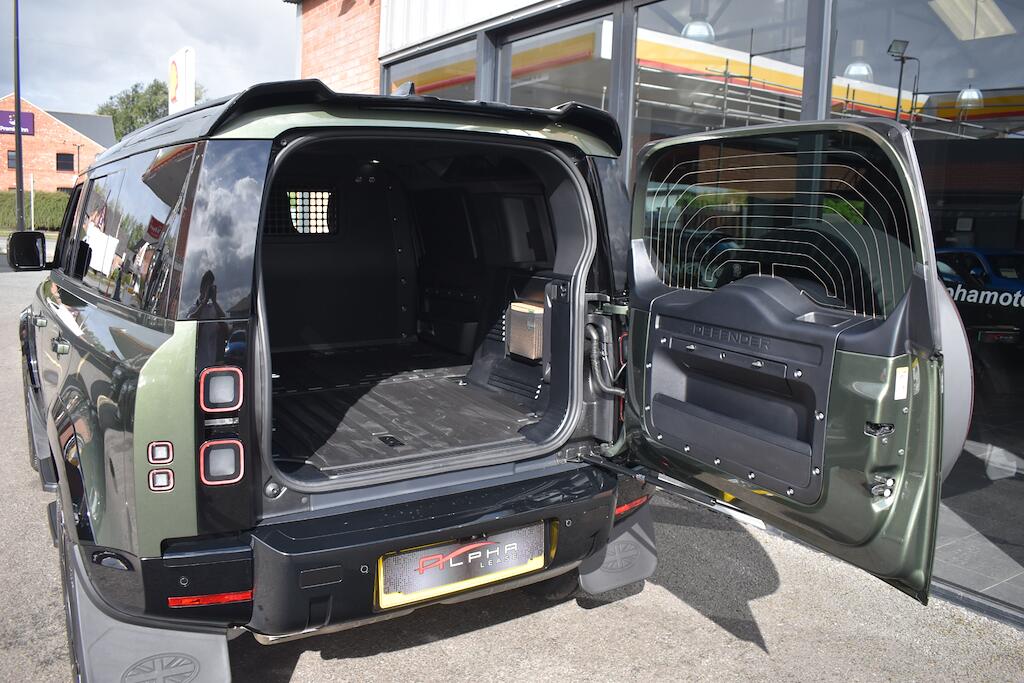 Land Rover Defender 110 view 49
