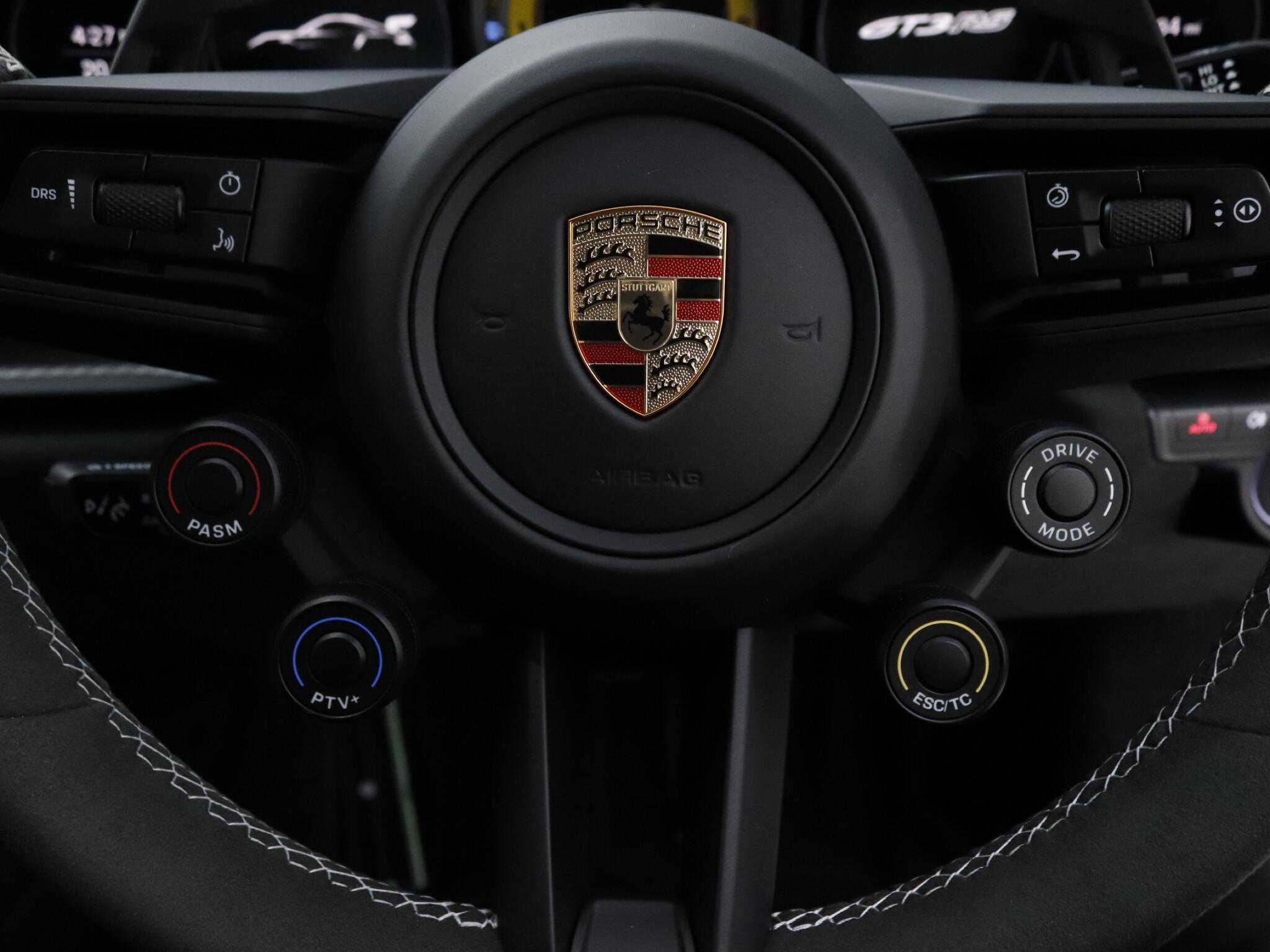 Porsche 911 view 32