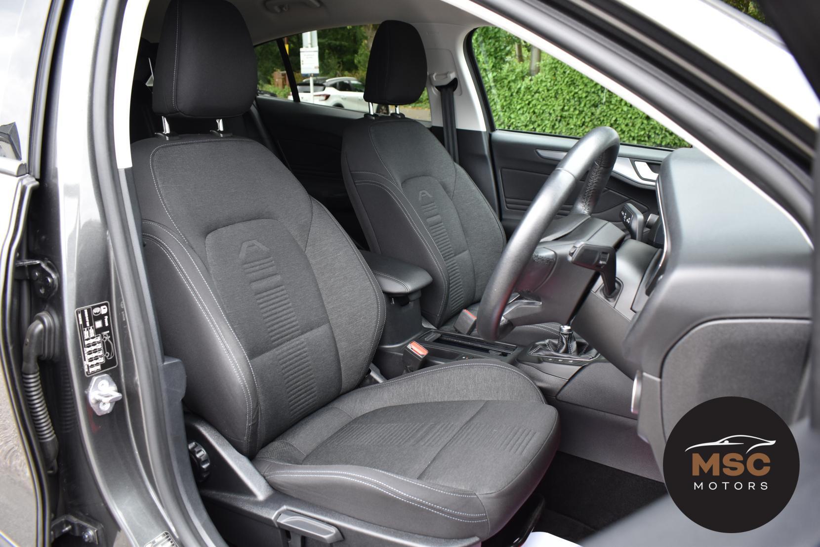 Ford Focus view 32
