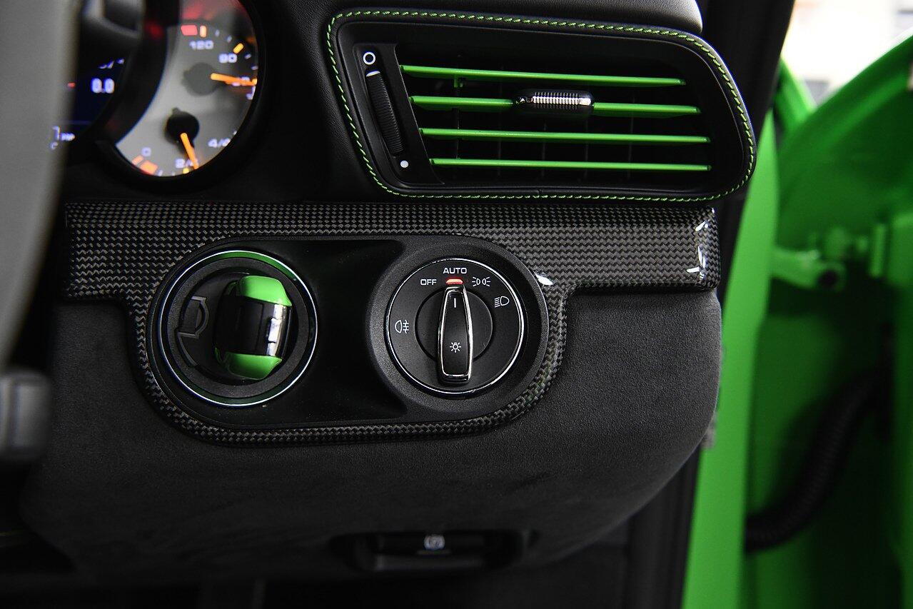 Porsche 911 view 27