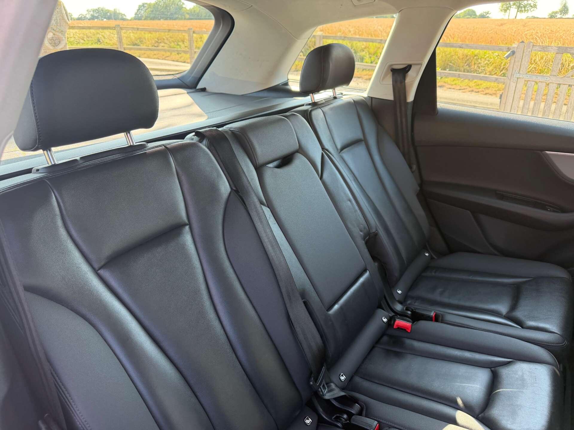 Audi Q7 view 13