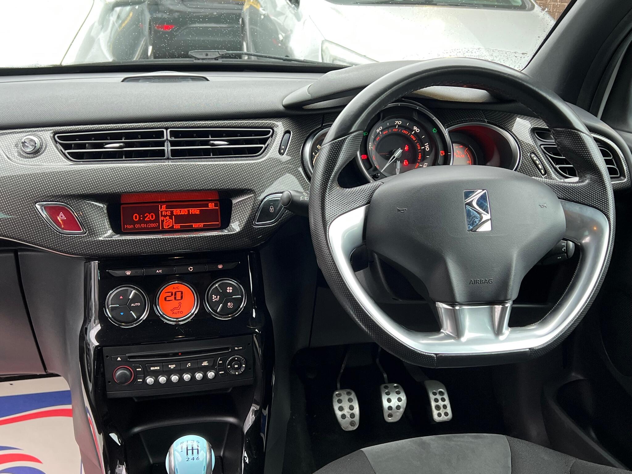 2010 Citroen DS3 image 7
