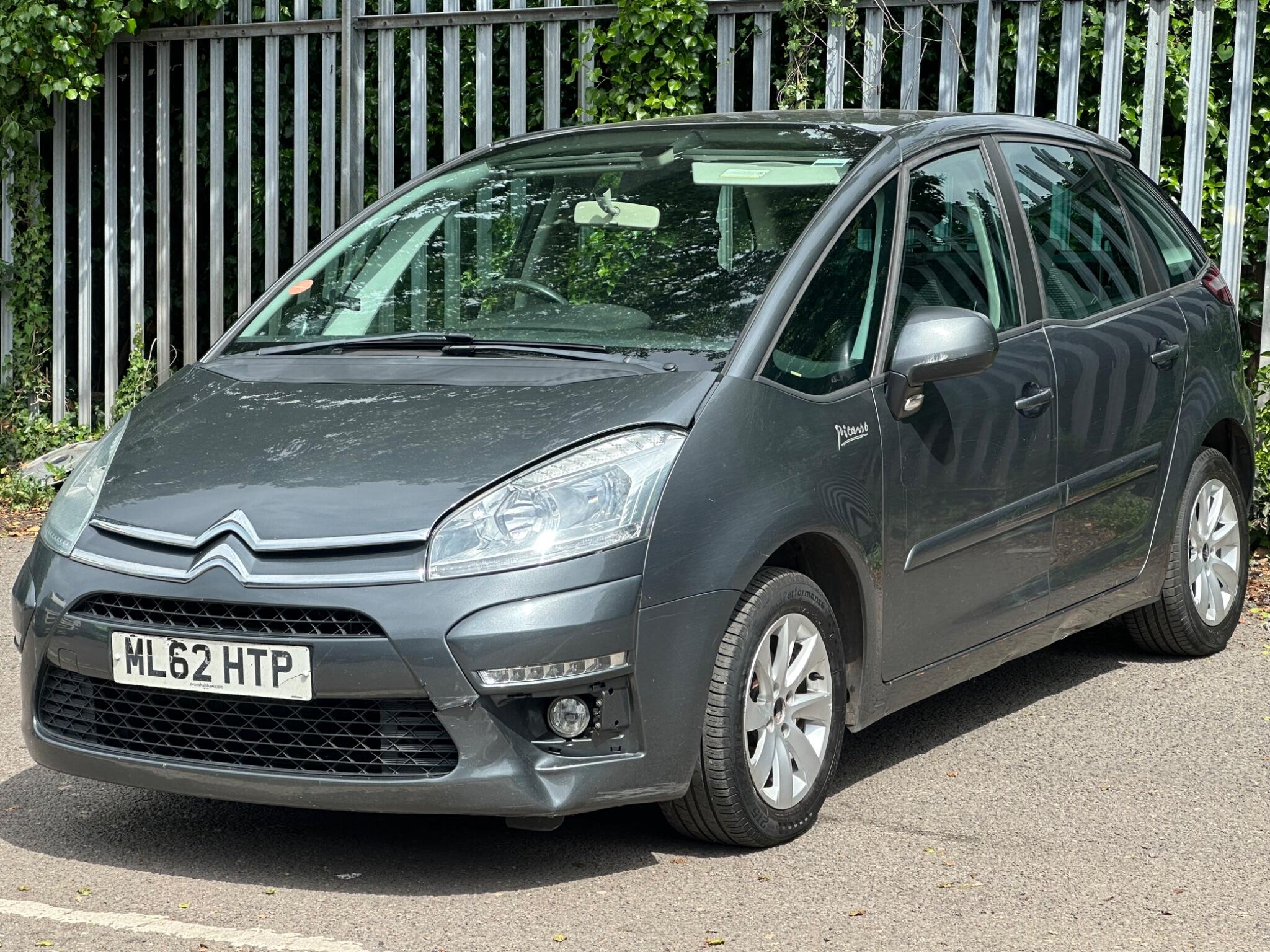 Citroen C4 Picasso view 3