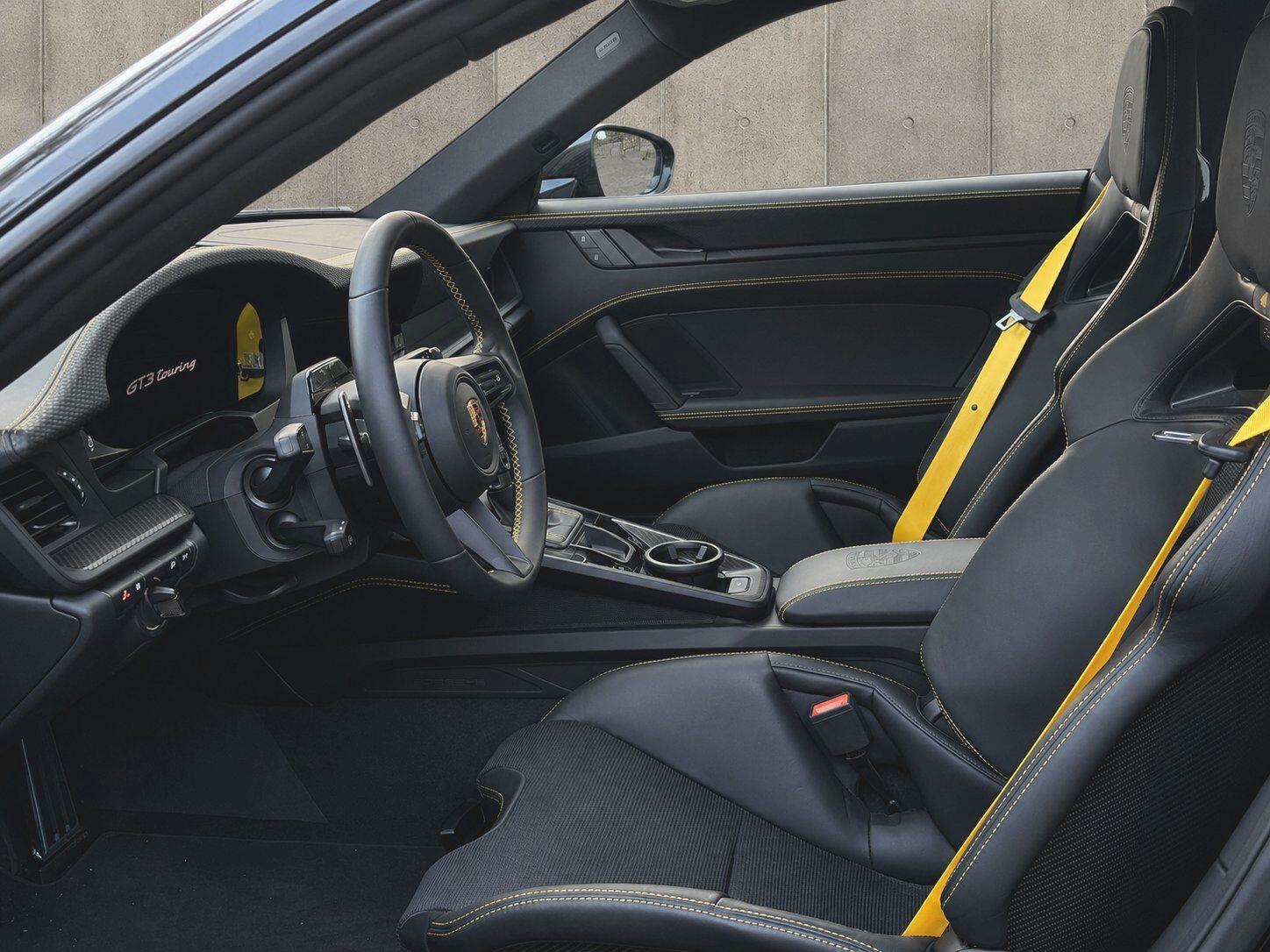 Porsche 911 view 15