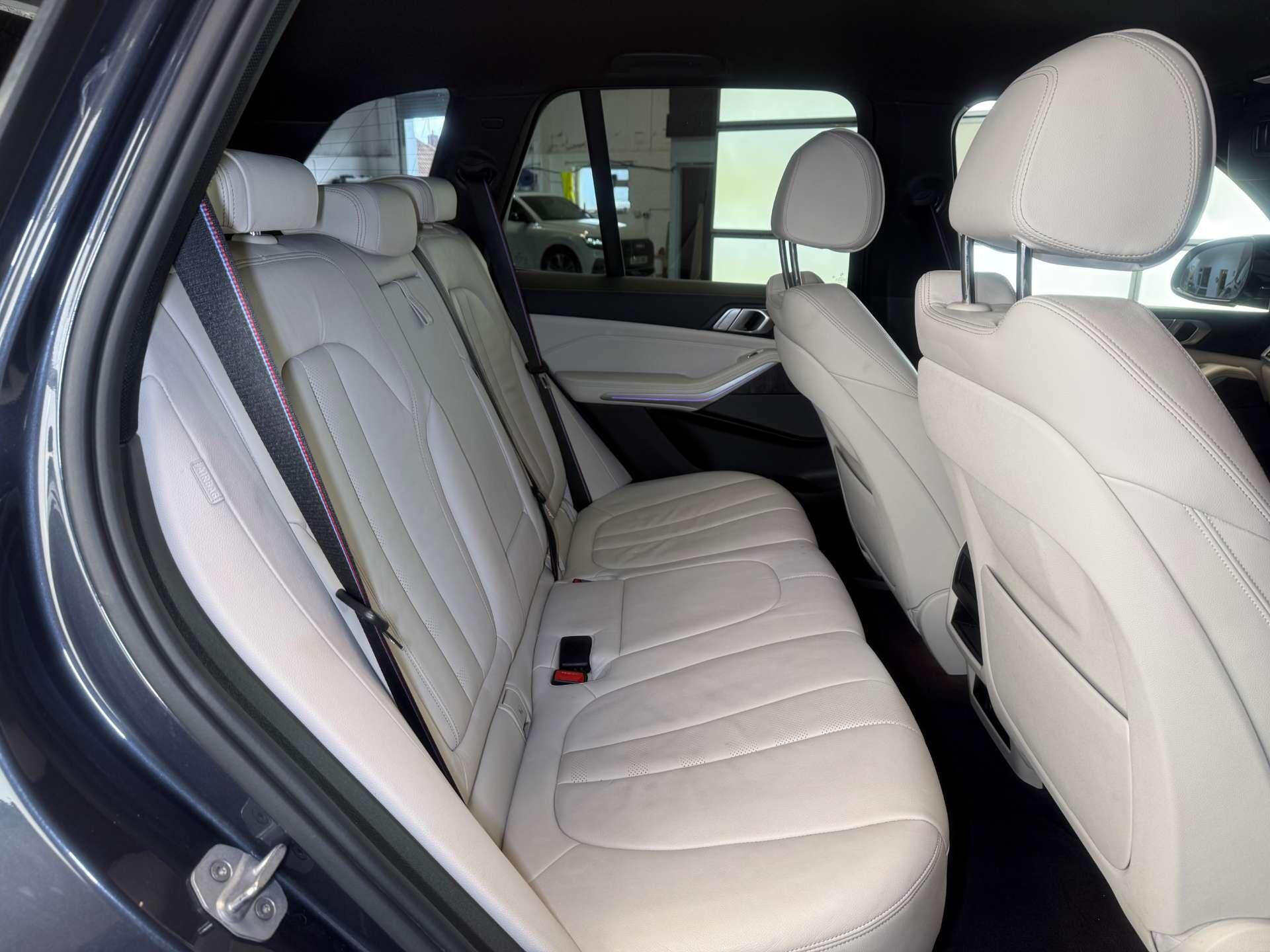 BMW X5 view 19
