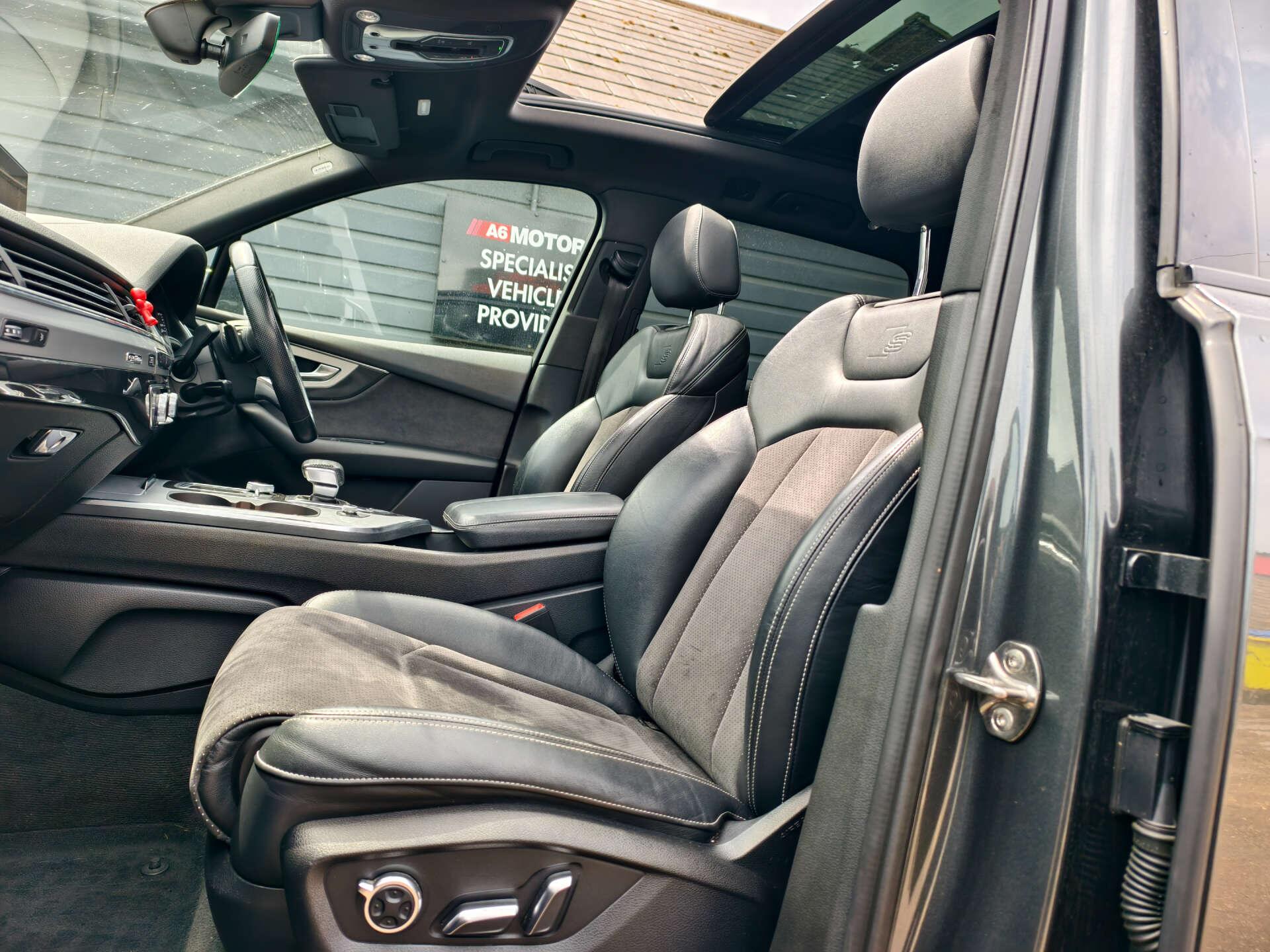 Audi Q7 view 27
