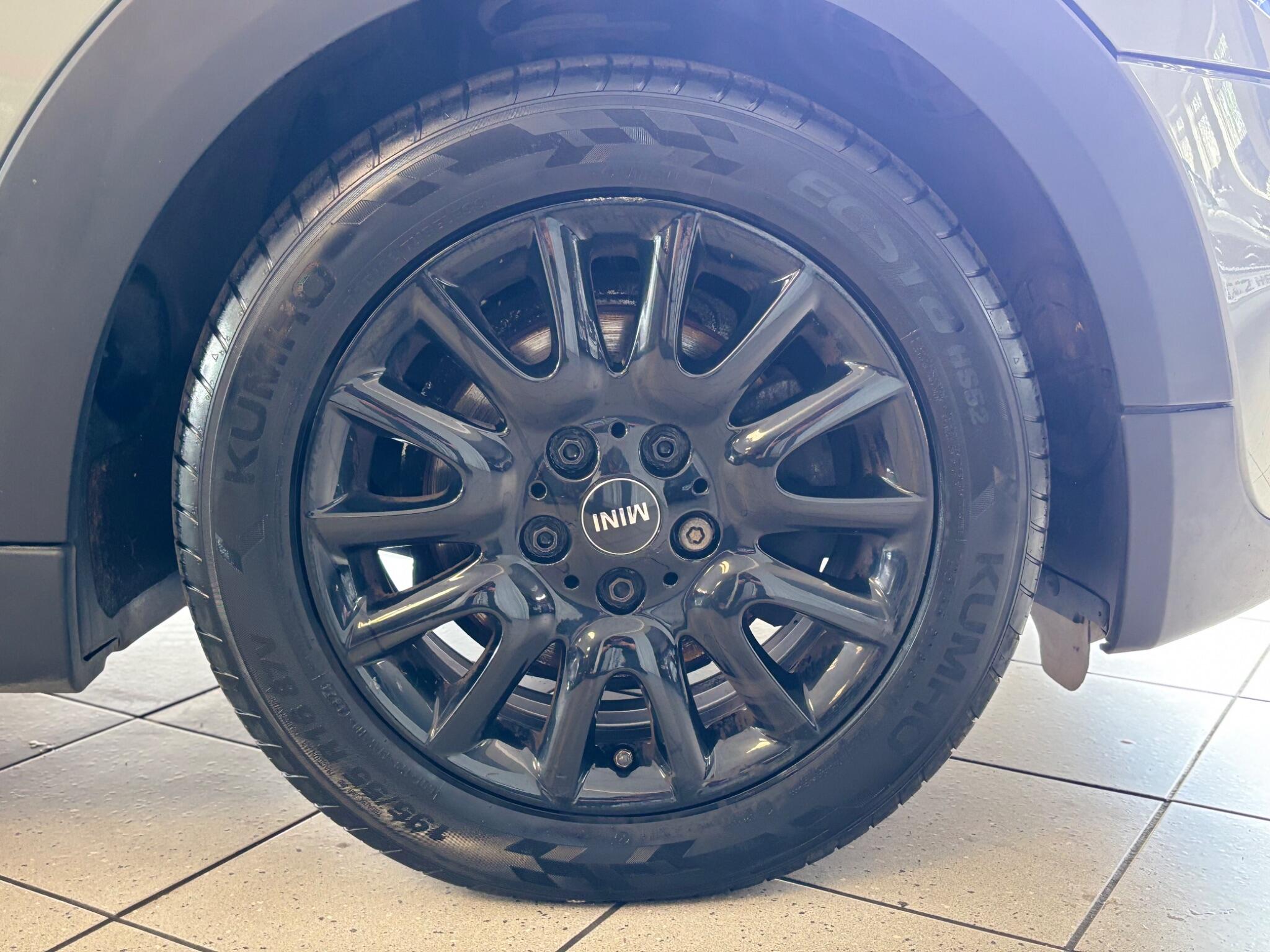 Mini Hatch view 15