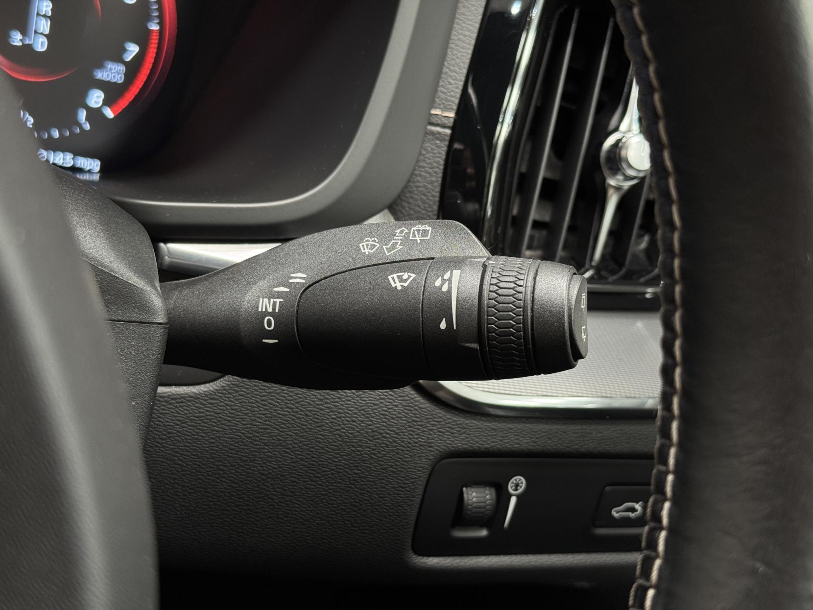 Volvo XC60 view 45